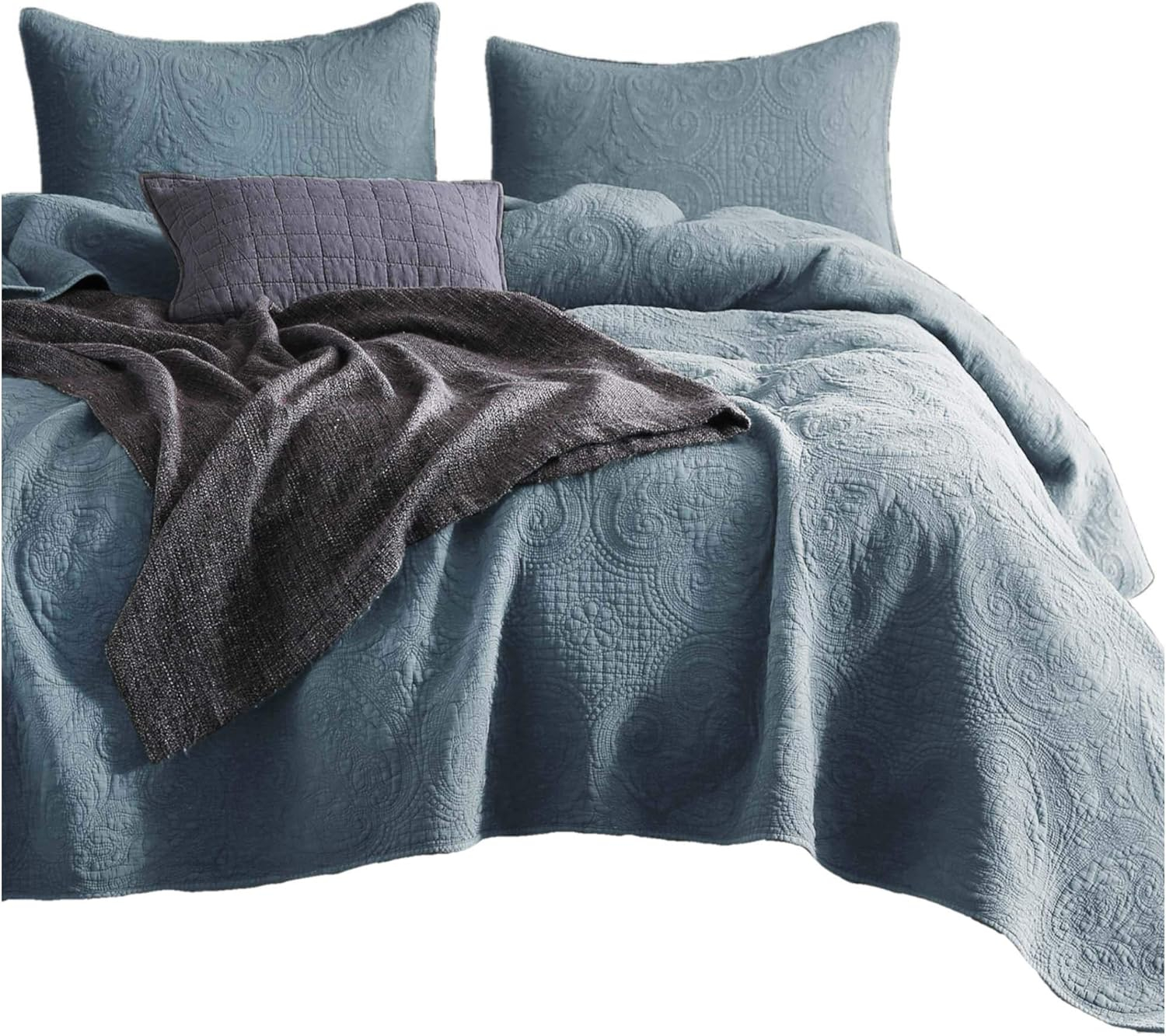 Embroidery Chic Design Quilt Set