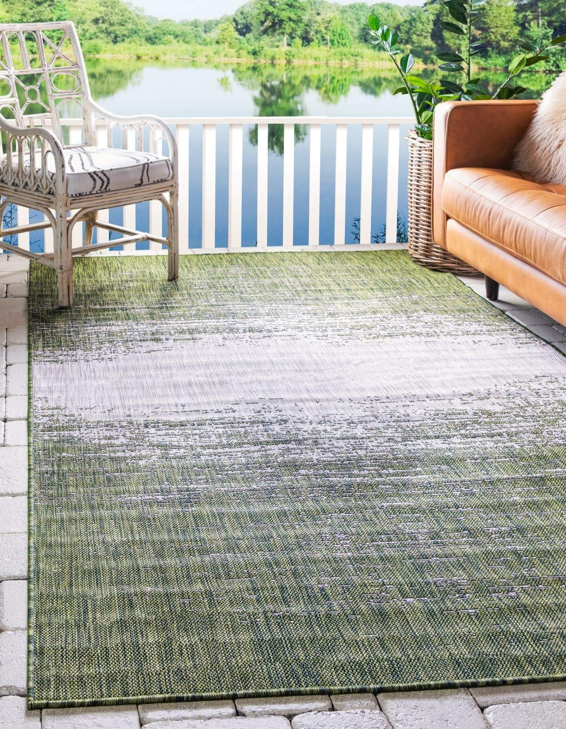 Unique Loom Outdoor Modern Collection Area Rug - Ombre (5' 1" x 8' Rectangle Green/Ivory)