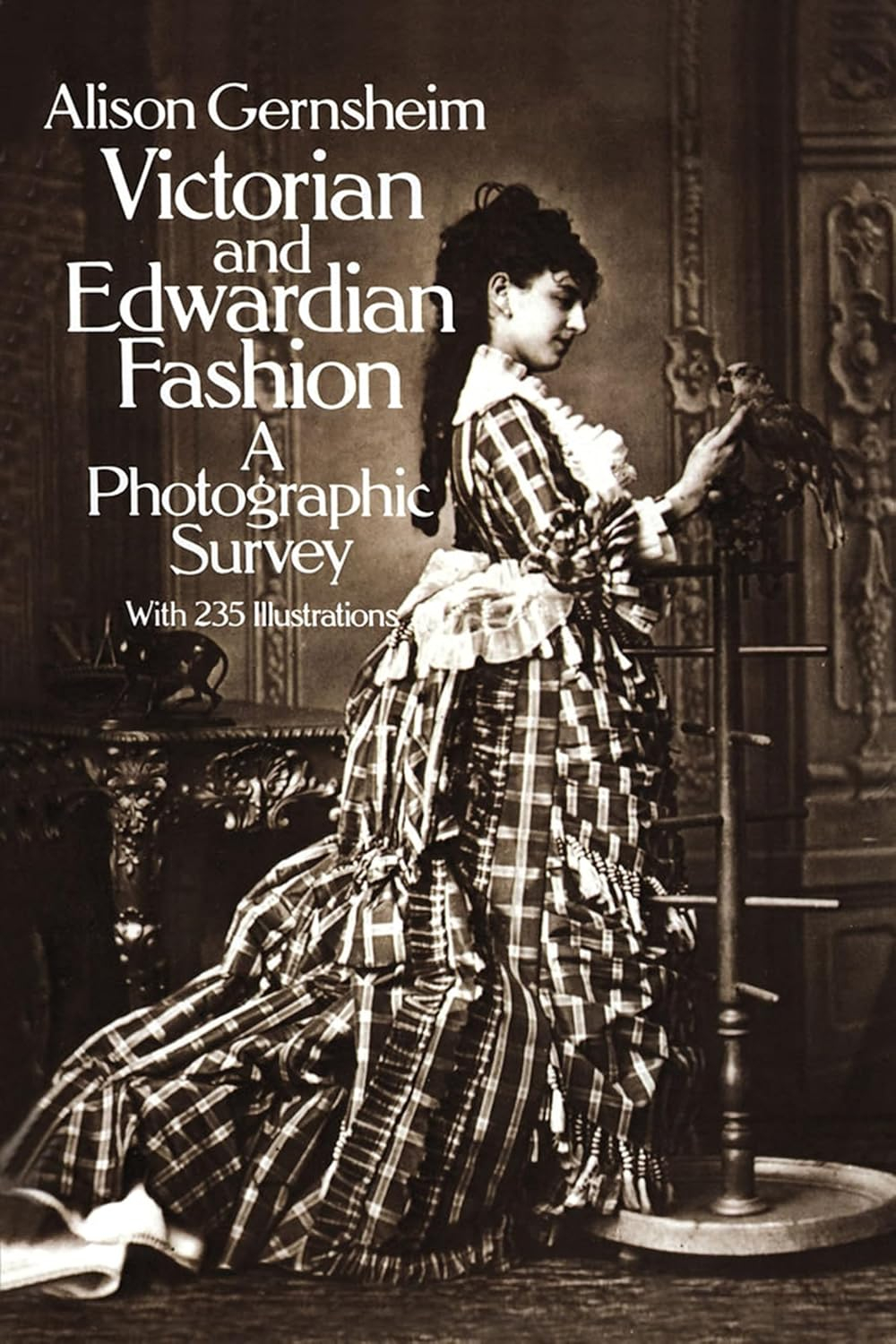 Victorian and Edwardian Fashion - (Dover Fashion and Costumes) Annotated by  Alison Gernsheim (Paperback)
