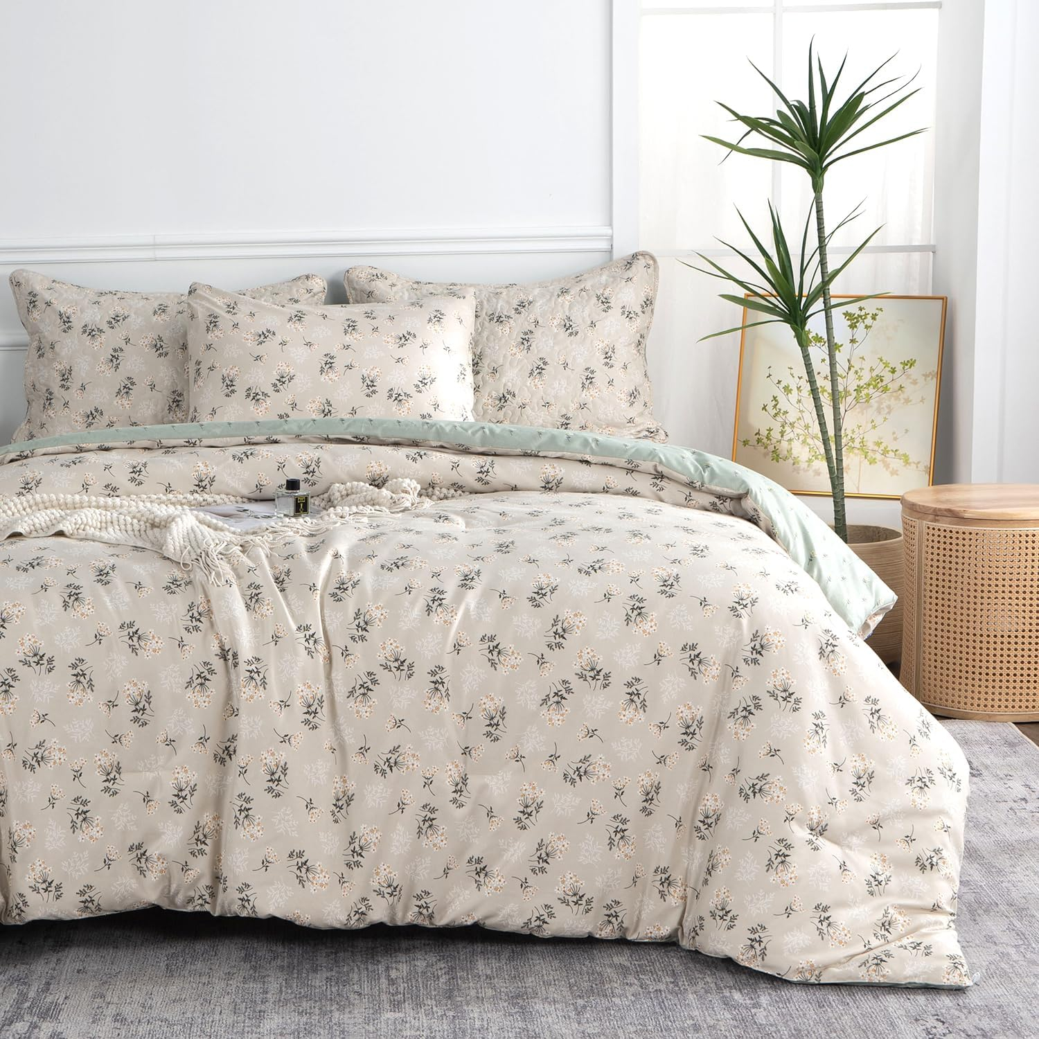 Floral Comforter Set King 3 Pieces Soft Chic Garden Style Green Floral Print Lightweight Botanical Flower Comforter Set for All Seasons 1 Comforter and 2 Pillowcases