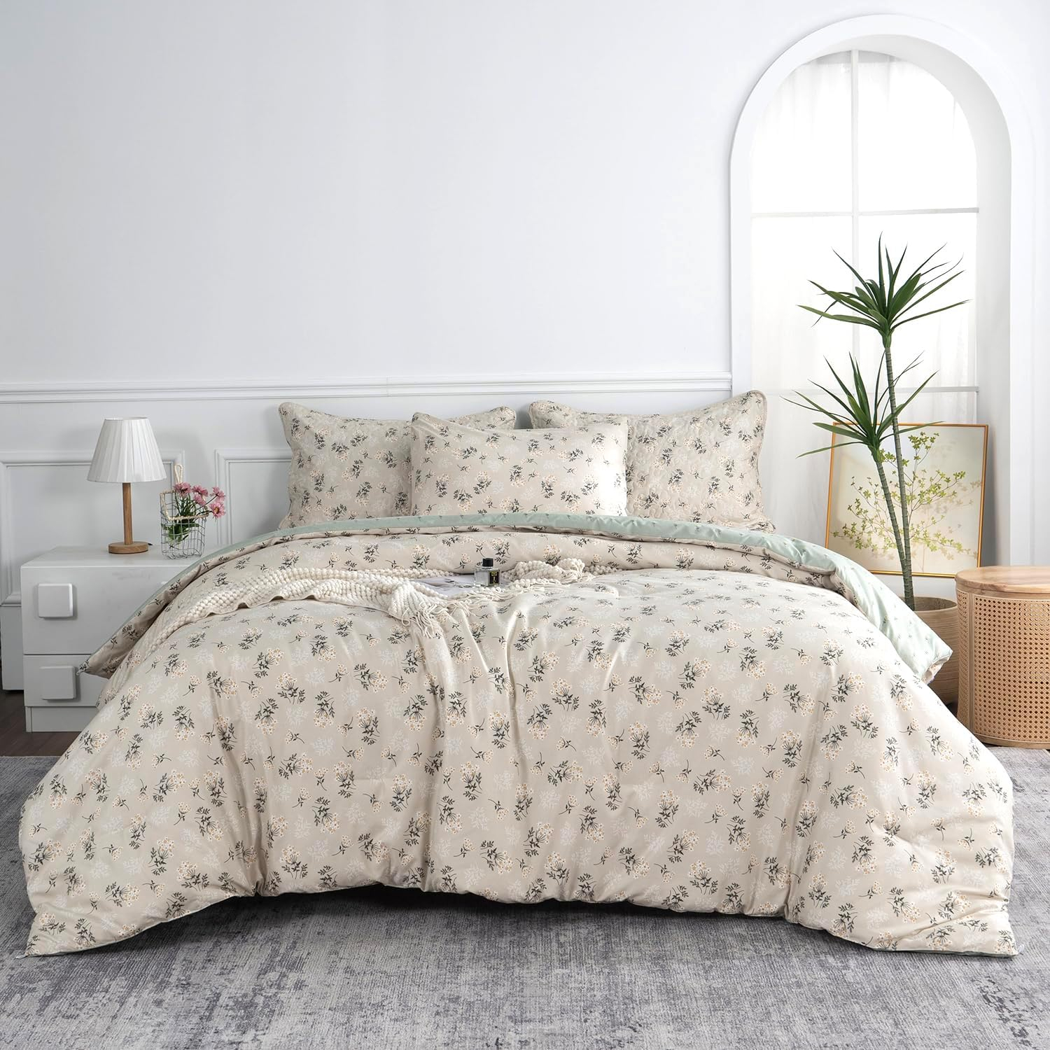 Floral Comforter Set King 3 Pieces Soft Chic Garden Style Green Floral Print Lightweight Botanical Flower Comforter Set for All Seasons 1 Comforter and 2 Pillowcases