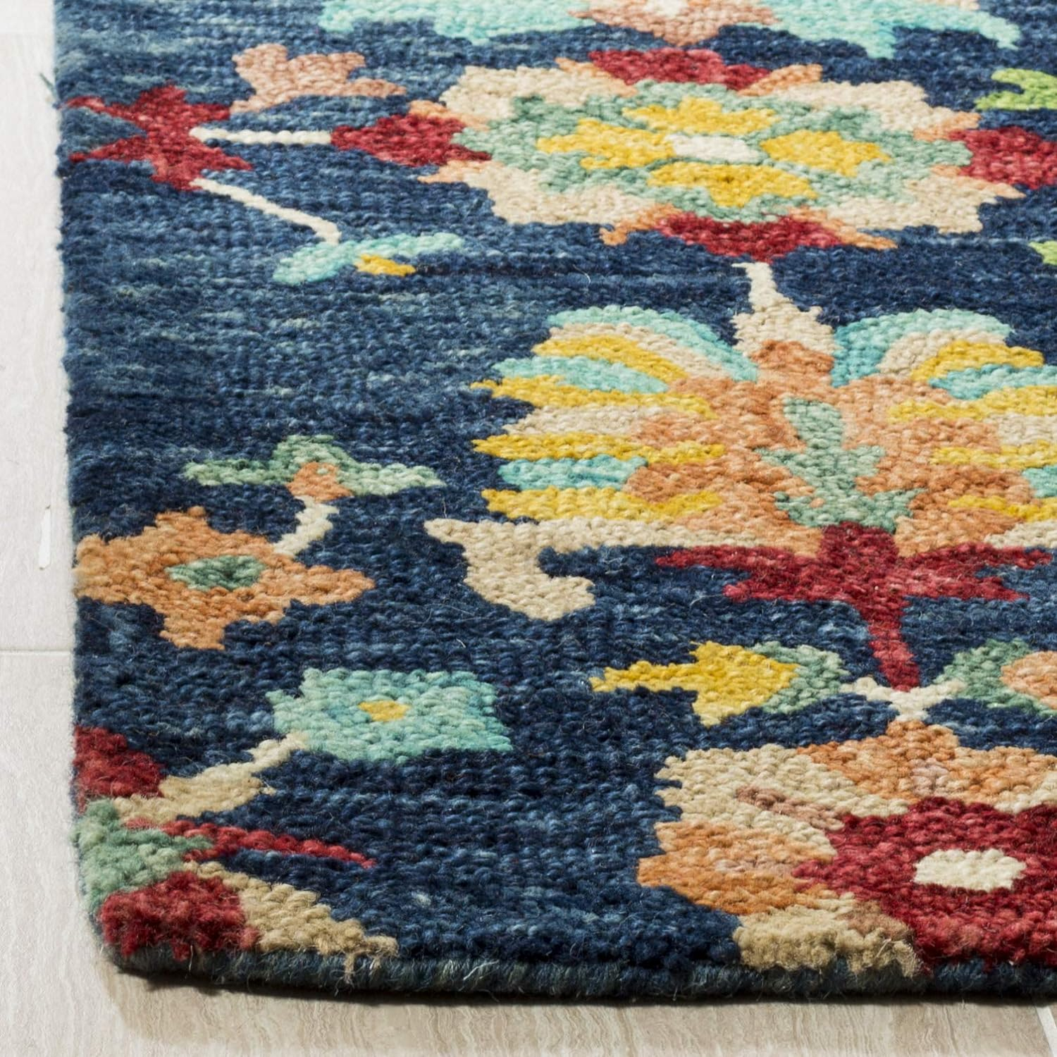 SAFAVIEH Aspen Magdalena Floral Bordered Wool Area Rug, Navy/Red, 5' x 5' Square