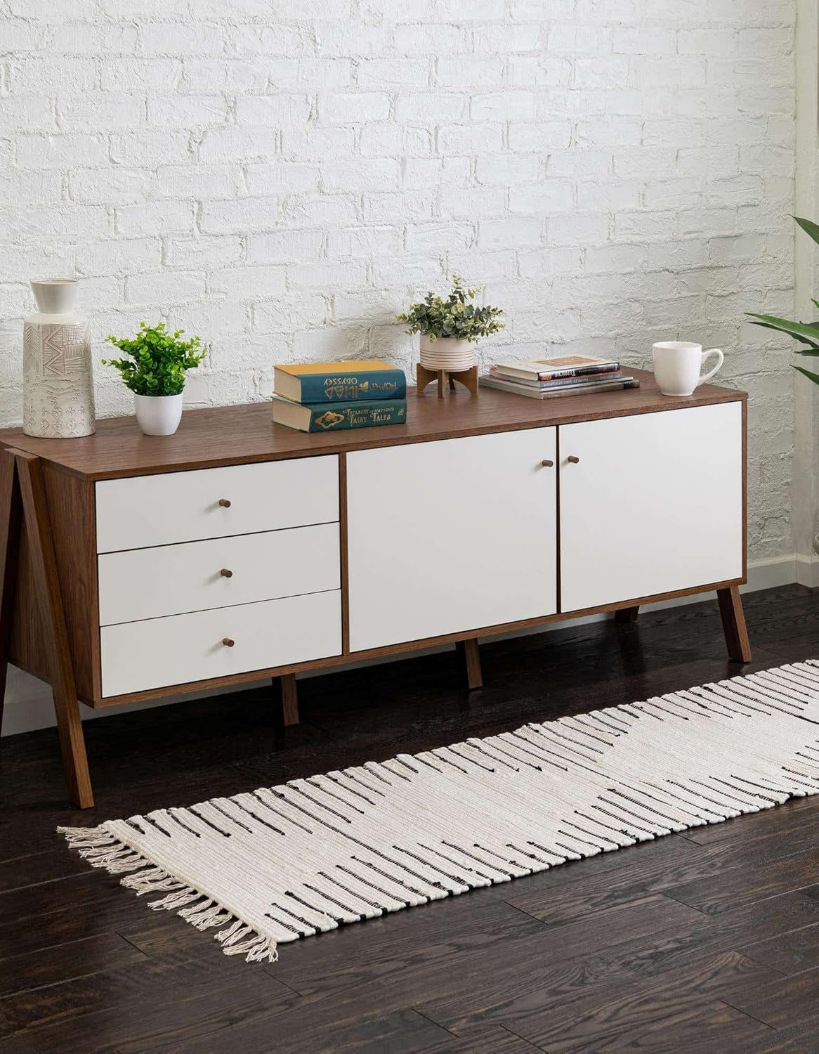 Unique Loom Chindi Cotton Collection Area Rug - Briah (2' 7" x 10' Runner, White/ Black)