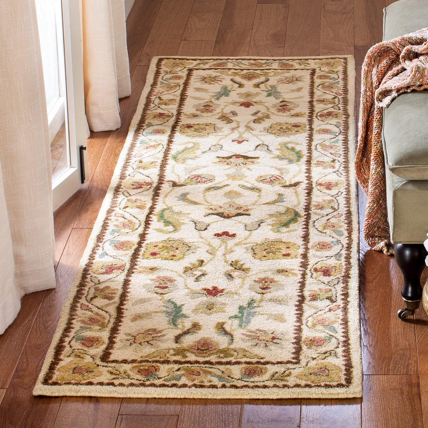 SAFAVIEH Bergama Michayla Oriental Wool Runner Rug, Ivory, 2'3" x 8'