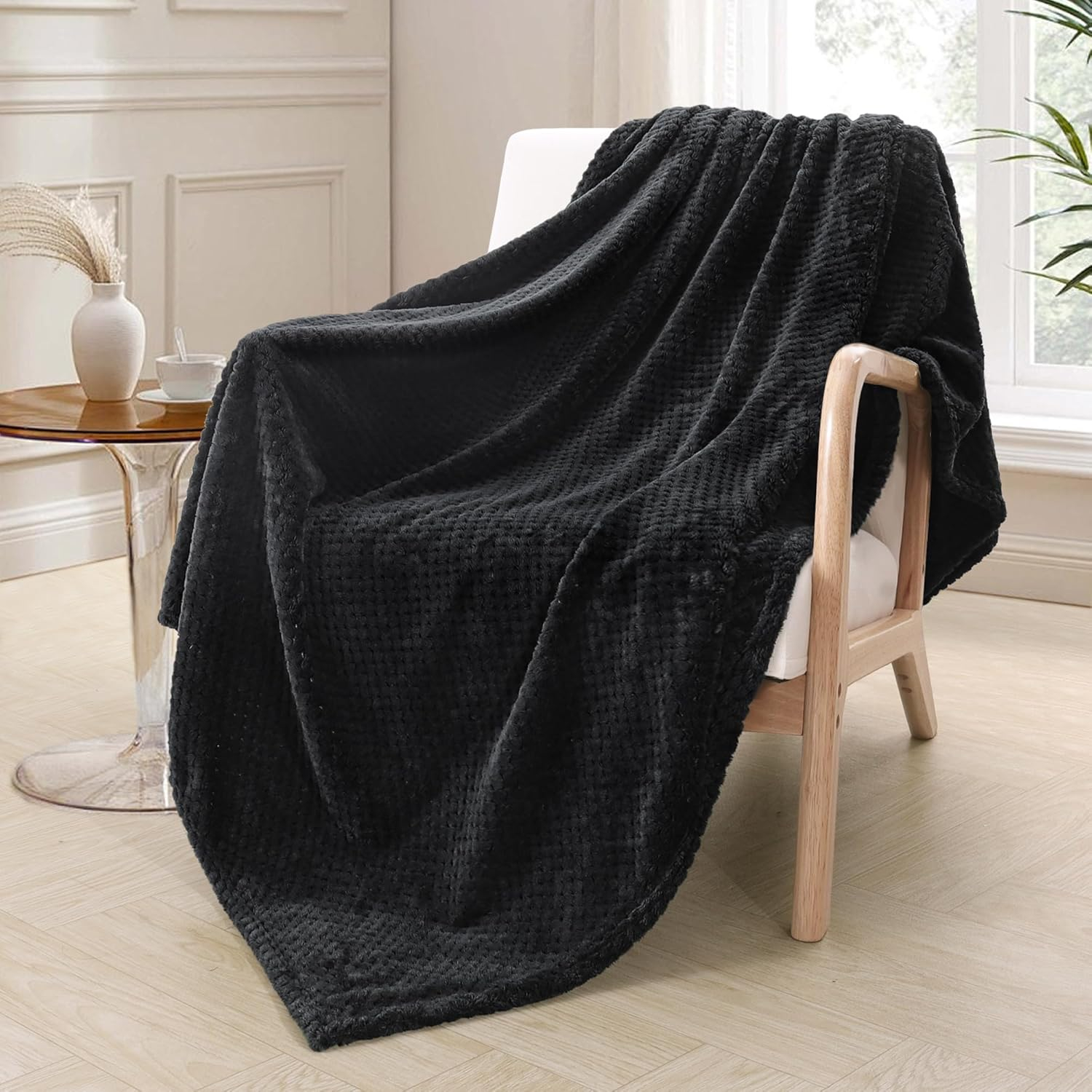 Exclusivo Mezcla Waffle Textured Extra Large Fleece Blanket, Super Soft and Warm Throw Blanket for Couch, Sofa and Bed (Black, 50"x70")-Cozy, Fuzzy and Lightweight