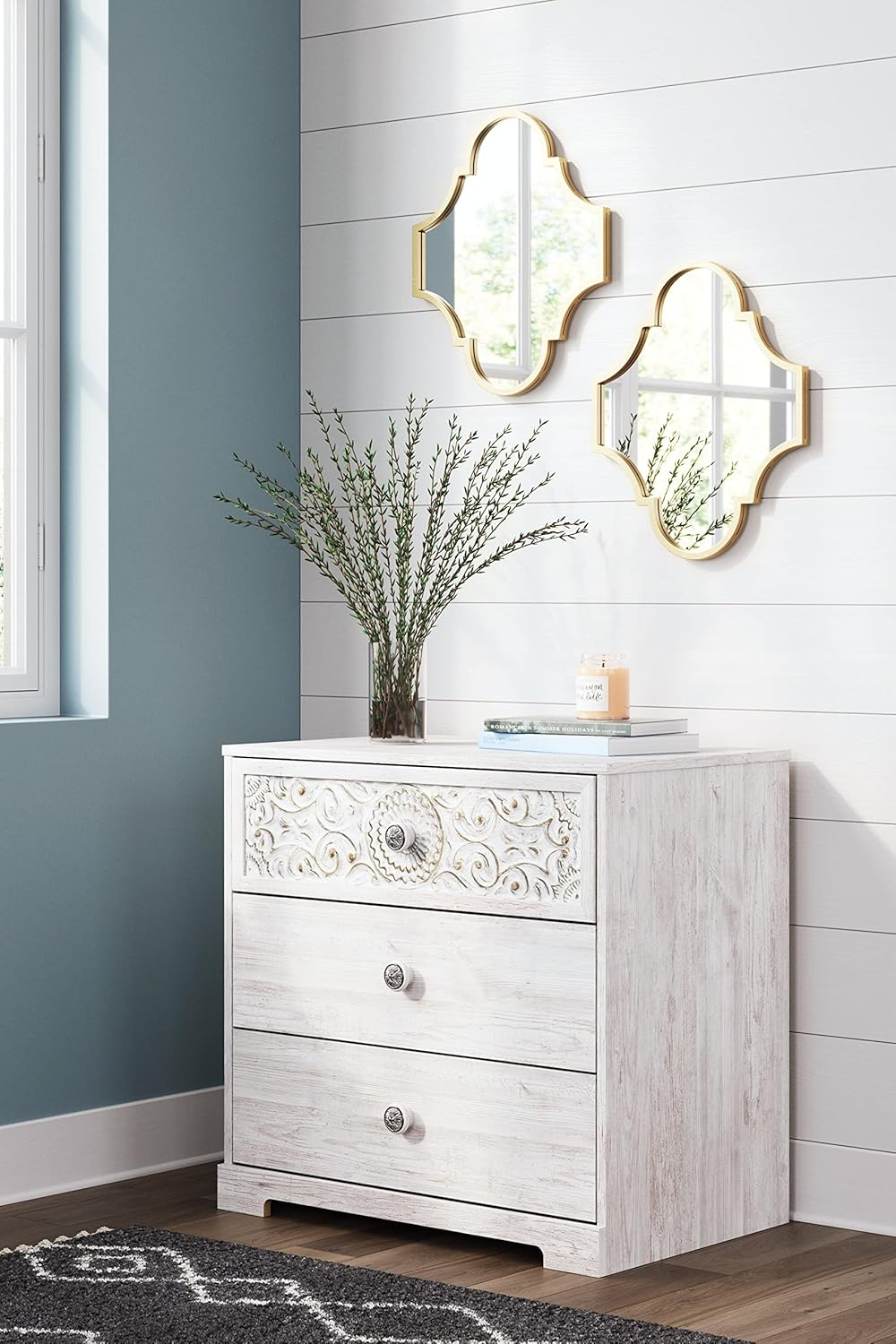 Whitewashed Medallion 3-Drawer Coastal Chest in White