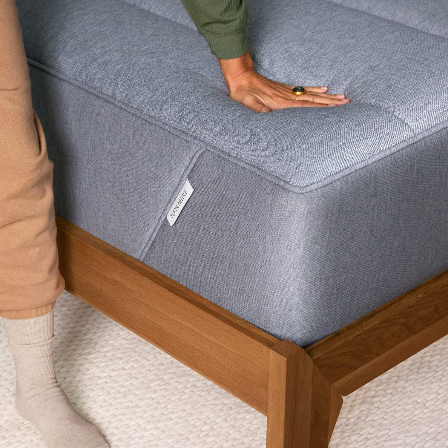 Luxurious Queen Hybrid Pillowtop Mattress with Gel Memory Foam