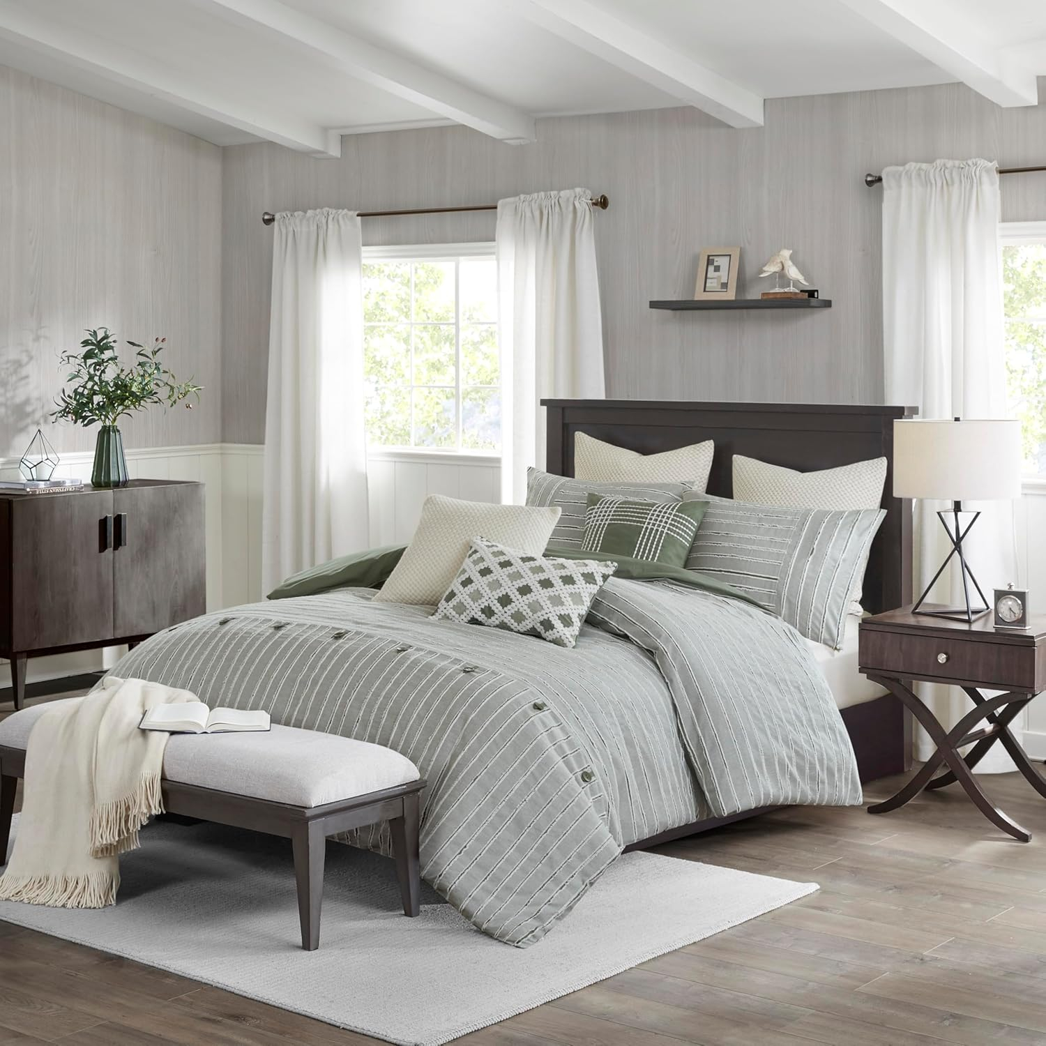 Ivory and Green Cotton Queen Comforter Set with Decorative Pillows