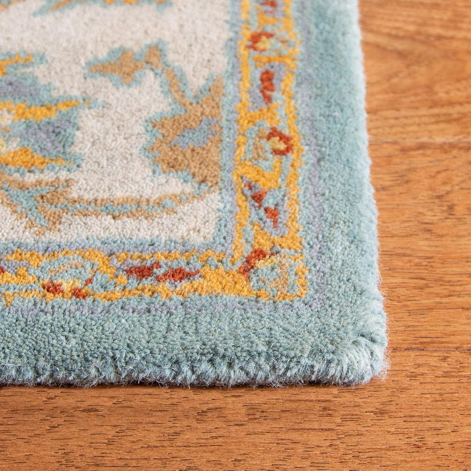SAFAVIEH Heritage Giles Traditional Wool Area Rug, Light Blue/Ivory, 2'6" x 4'