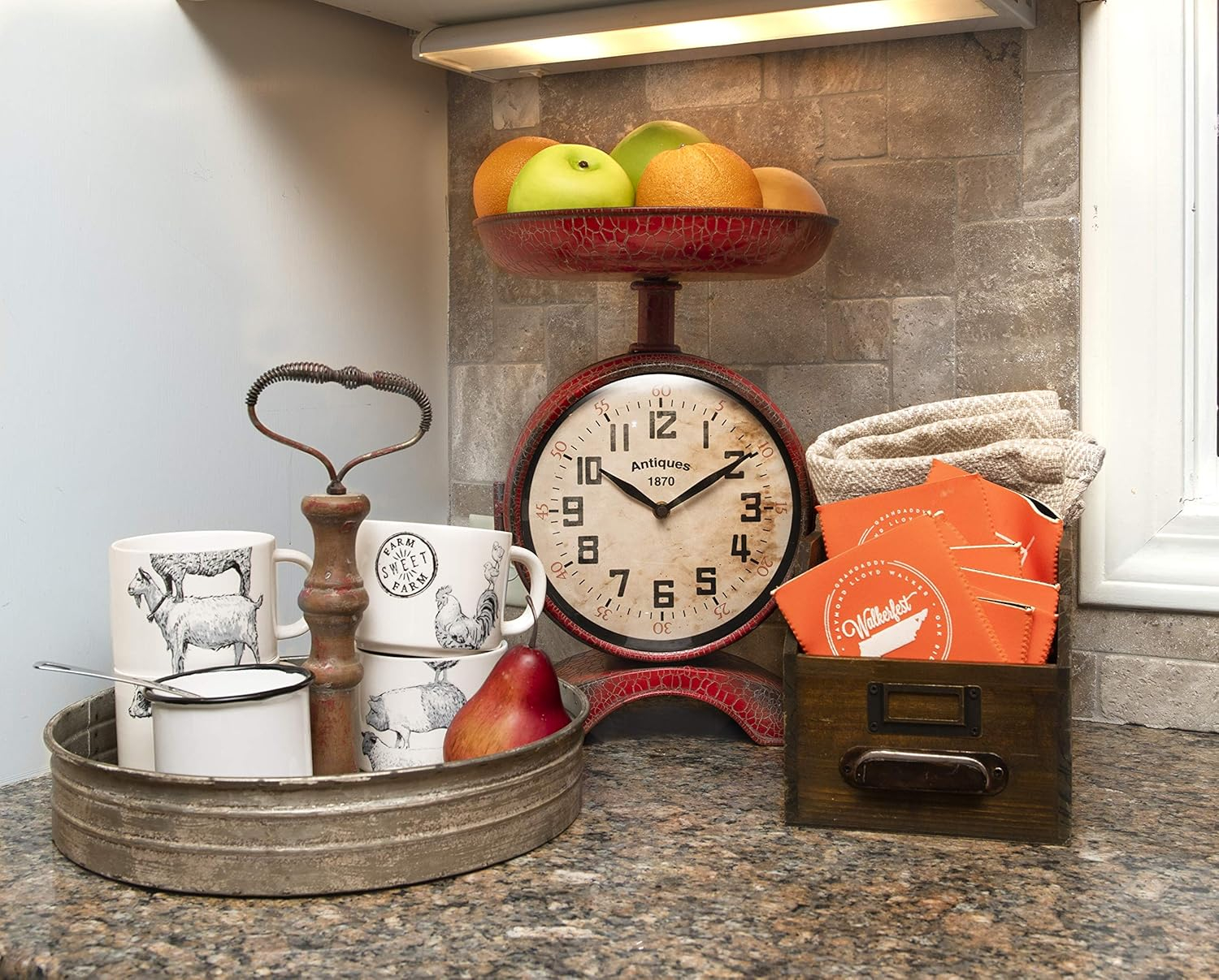 Creative Co-Op Round Metal & Wood Tray with Handle