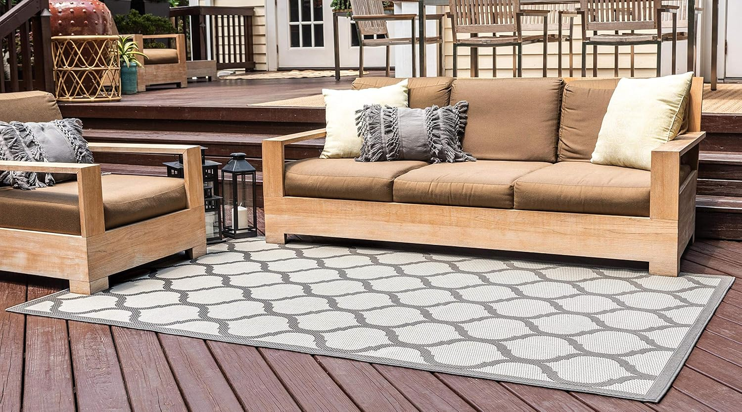 Elegant Gray Lattice Outdoor 3x5 Area Rug - Stain-resistant and Pet-friendly