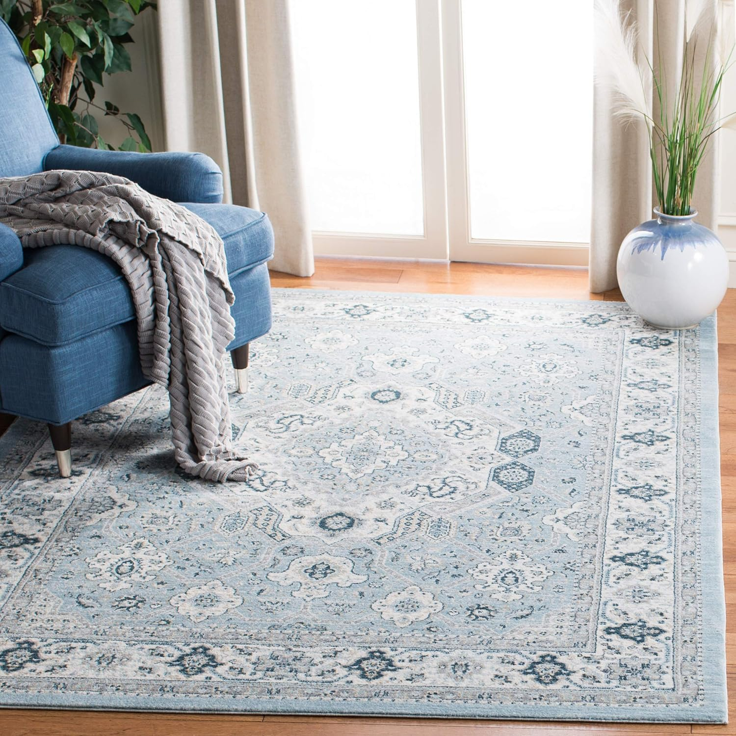 SAFAVIEH Isabella Collection ISA916M Blue / Creme Rug