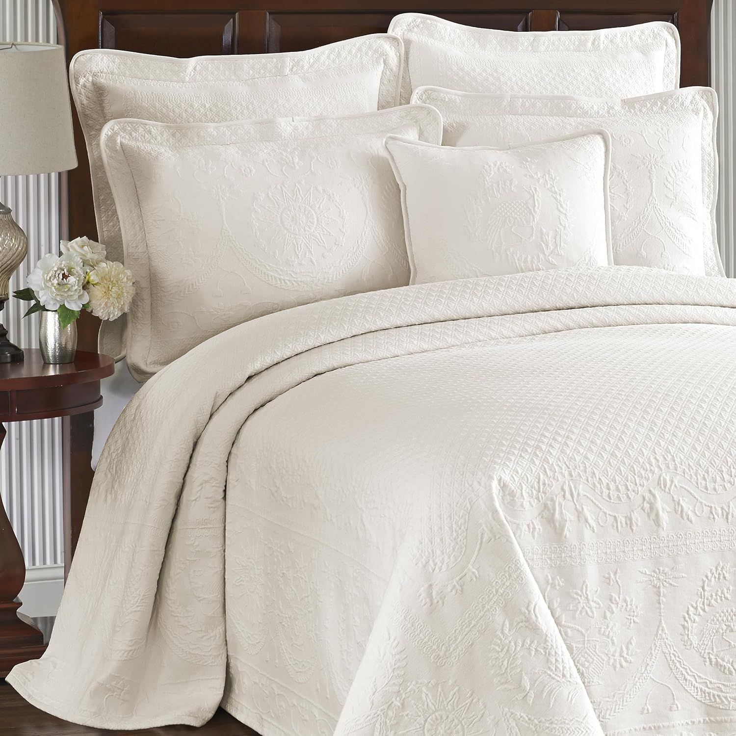 King Charles Modern Farmhouse Floral Matelasse Bedspread, 100% Cotton Breathable Bedding, Full/Queen, Ivory