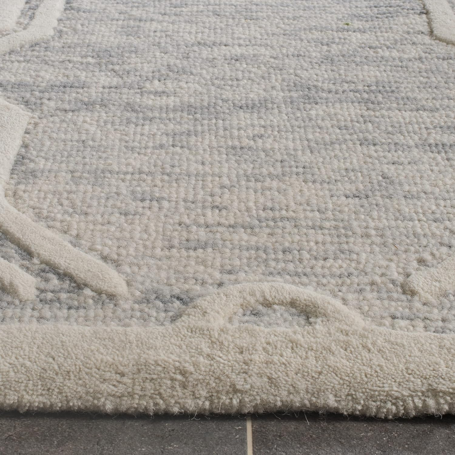 SAFAVIEH Cambridge Leland Faded Geometric Wool Area Rug, Light Grey/Ivory, 2' x 3'