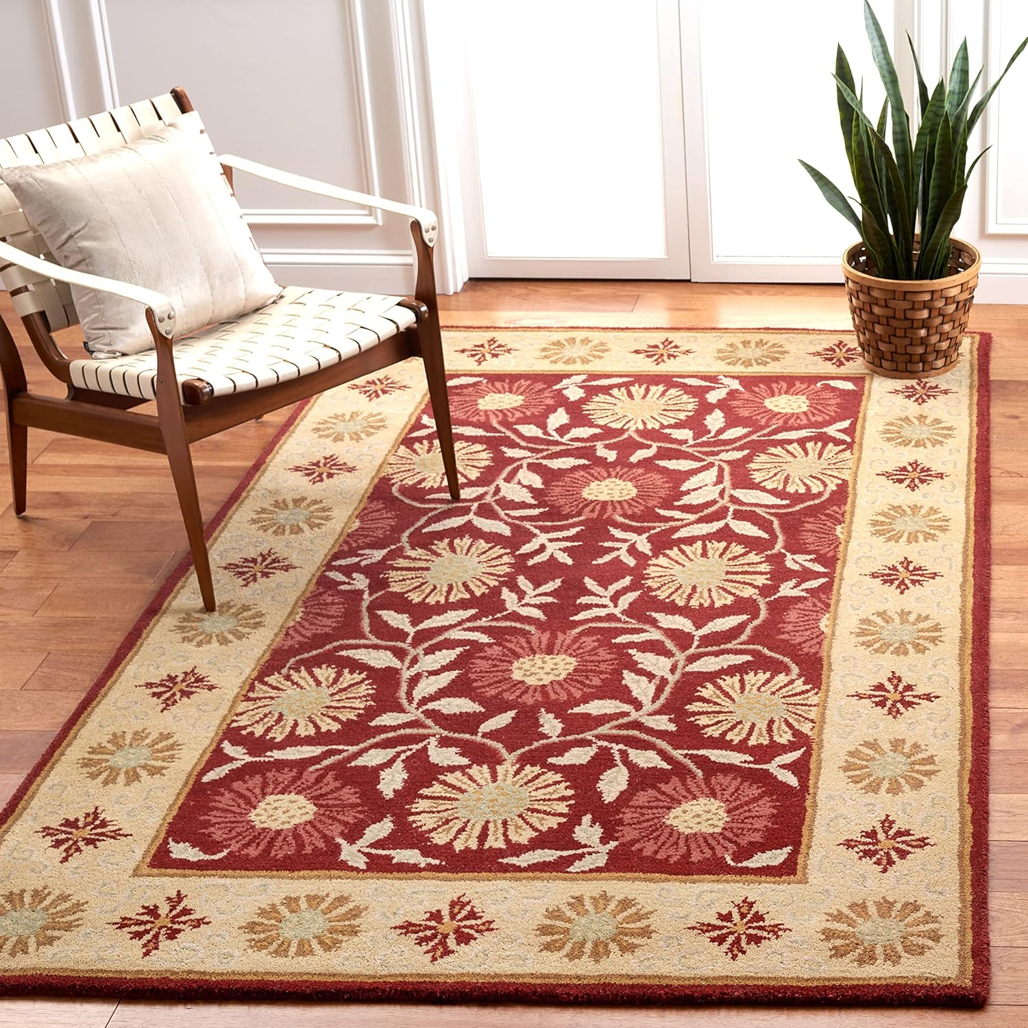 SAFAVIEH Heritage Mide Traditional Wool Area Rug, Red/Beige, 4' x 6'