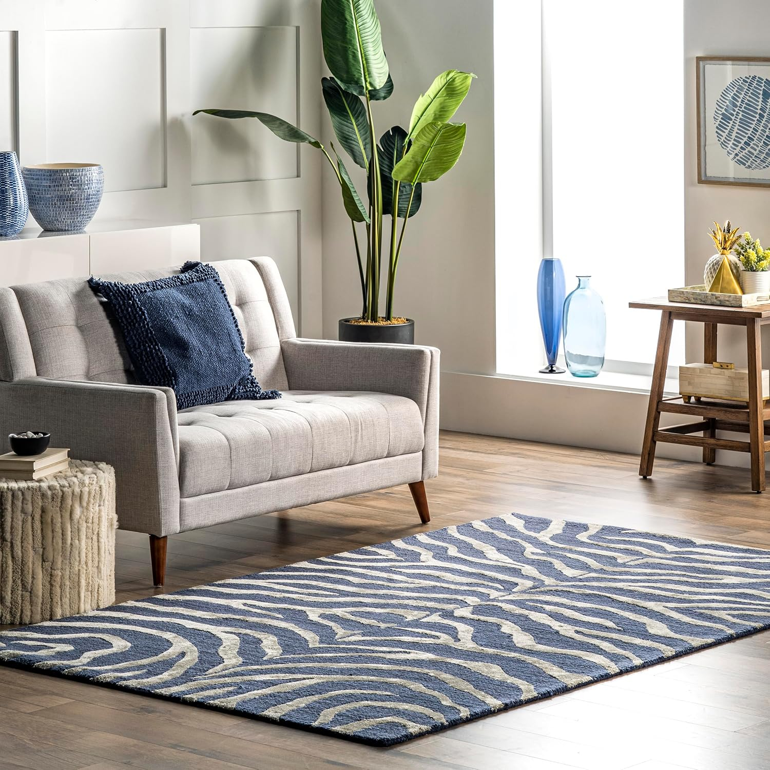nuLOOM Hand Tufted Plush Zebra Runner Rug, 2' 6" x 6', Gray