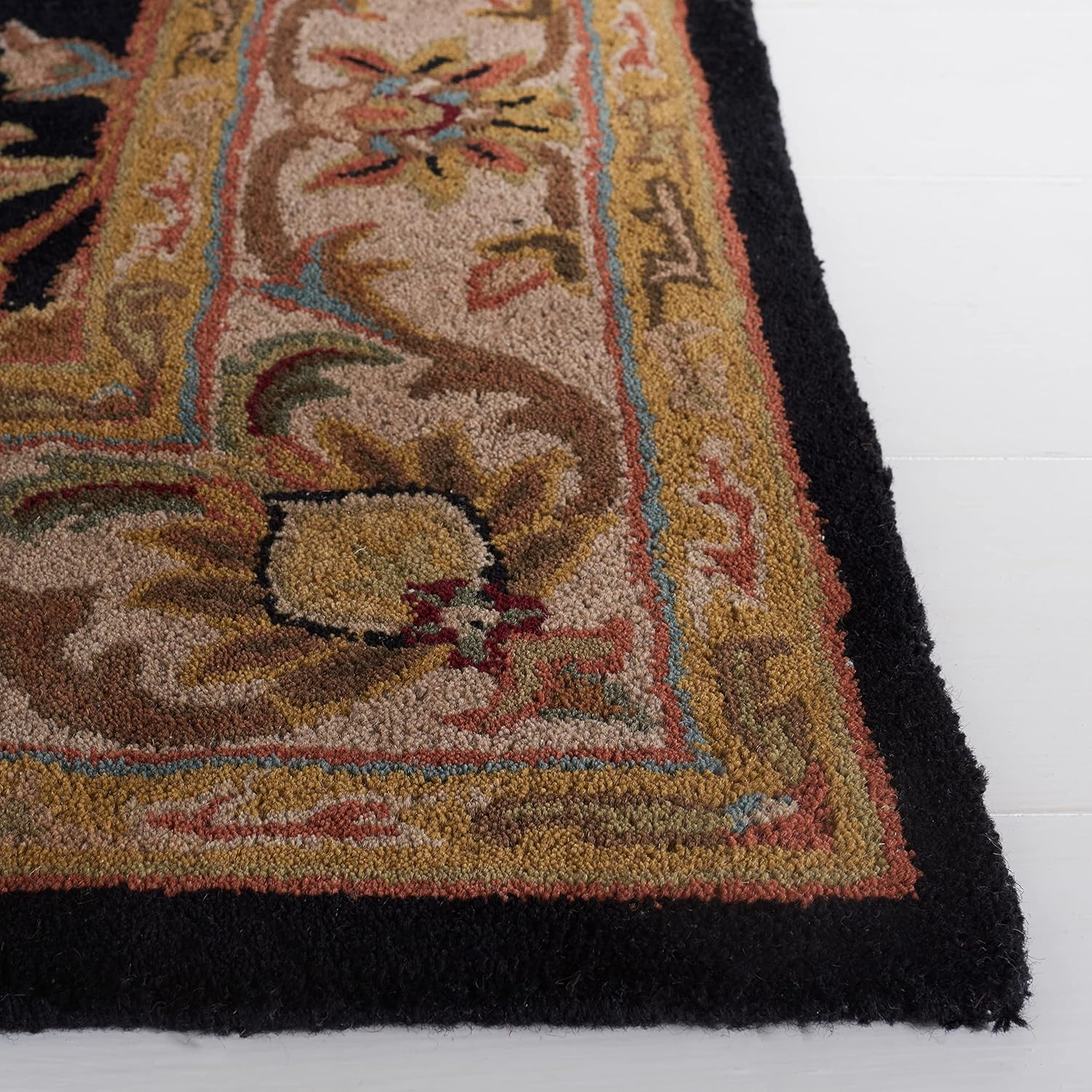 SAFAVIEH Heritage Valery Traditional Wool Area Rug, Black/Beige, 2'3" x 4'
