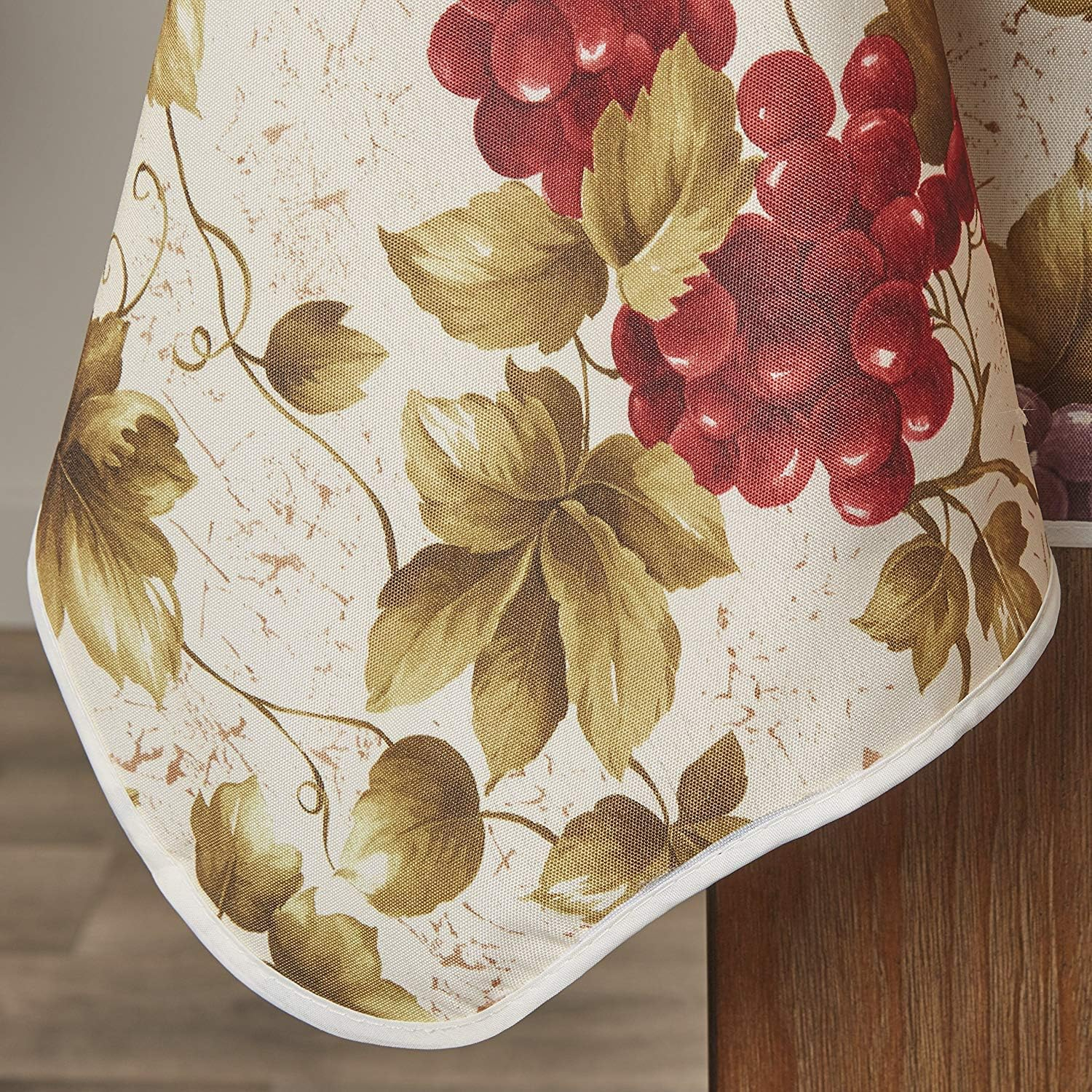 Violet Linen European Vinyard Grapes Printed Design Tablecloth, 60 in x 120 in, Beige