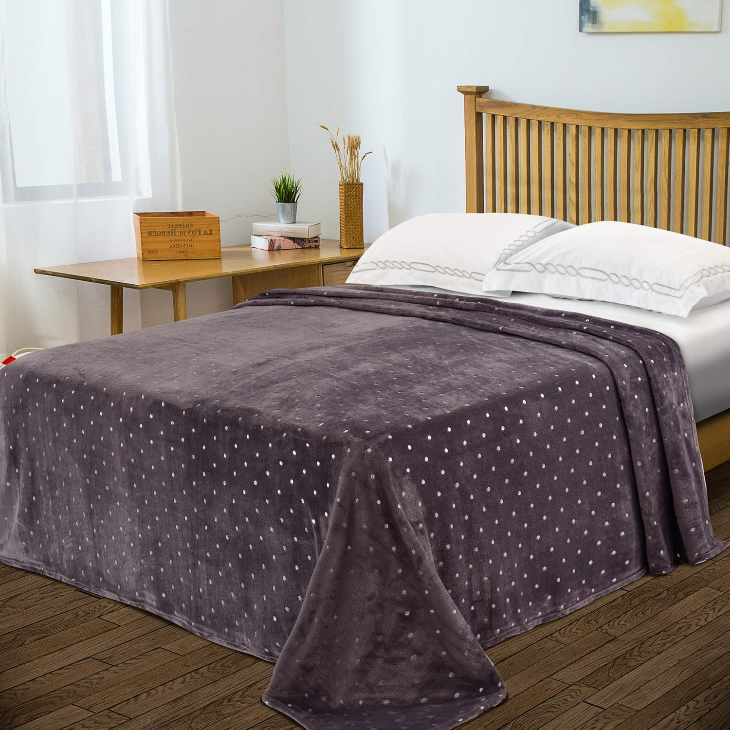 Superior Superior Polka Dots or Solid Fleece Plush Blanket Medium Weight Fluffy Soft Decorative Bedding
