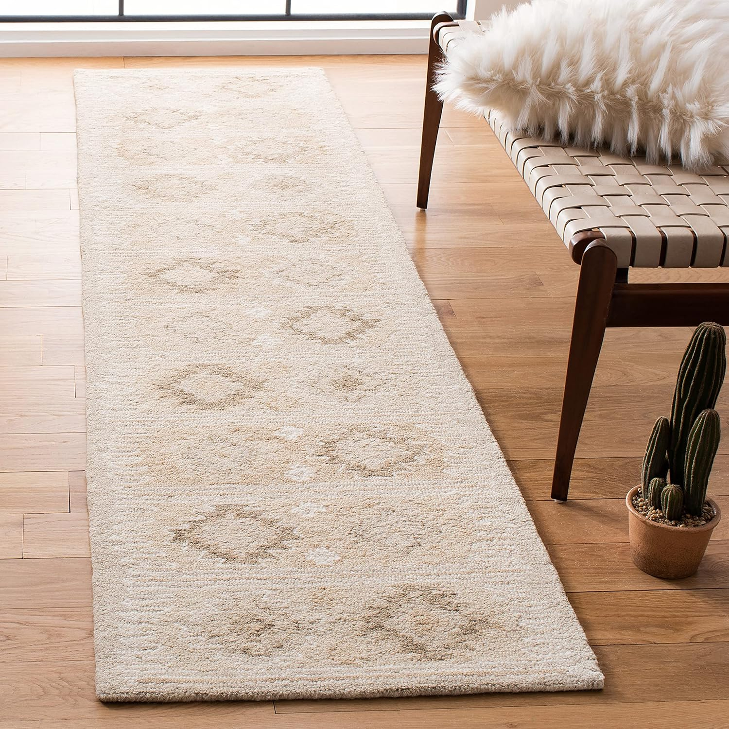SAFAVIEH Capri Cian Southwestern Wool Area Rug, Beige, 9' x 12'
