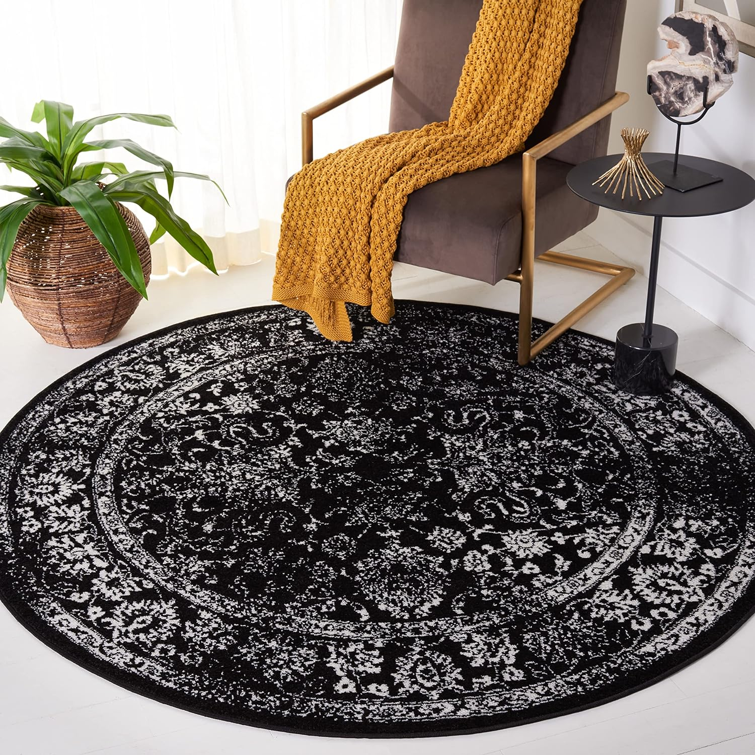 SAFAVIEH Adirondack Wyatt Distressed Area Rug, Ivory/Dark Green, 6' x 6' Round