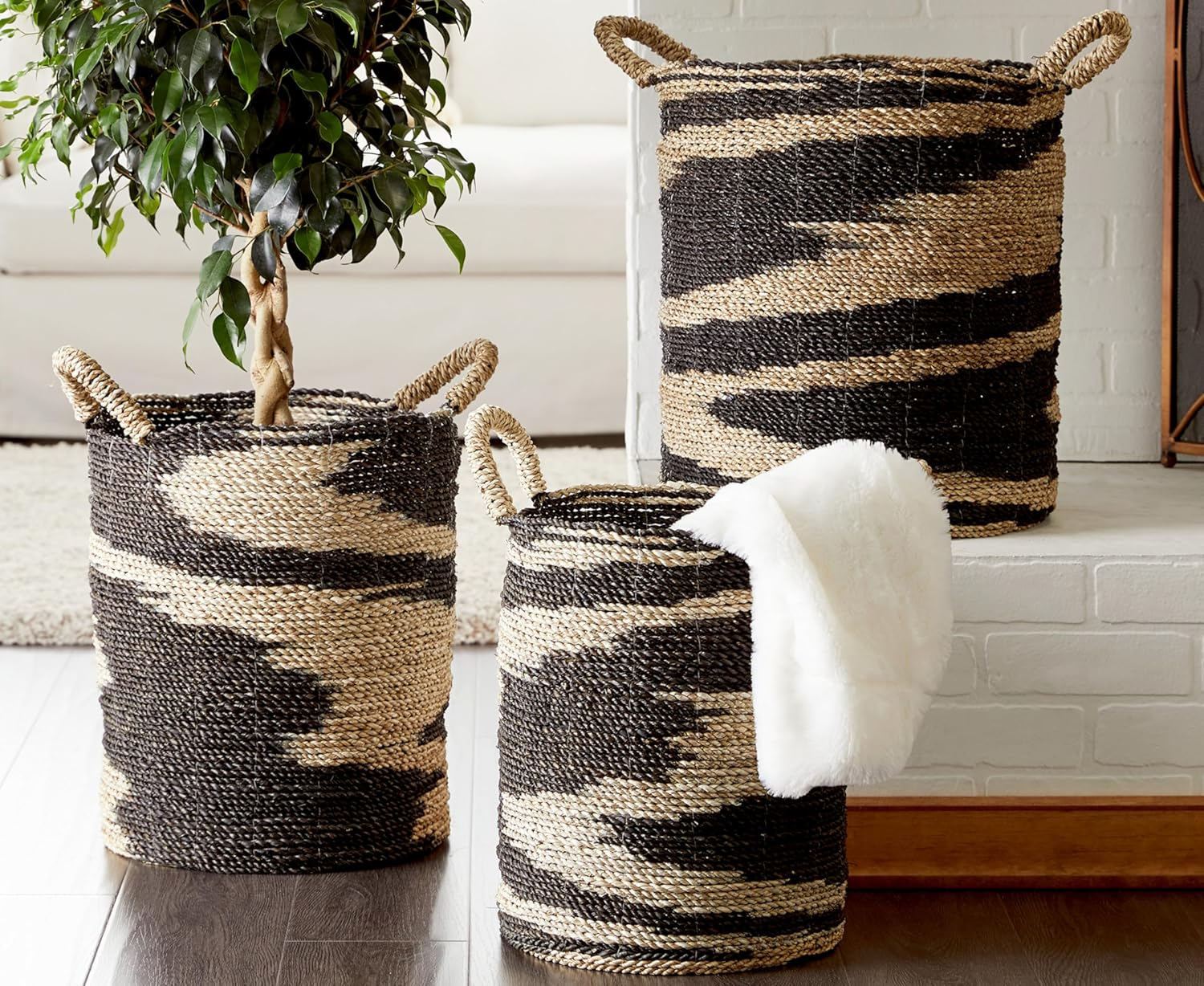 Deco 79 Seagrass Handmade Two Toned Storage Basket with Handles, Set of 3 18", 17", 16"H, Black
