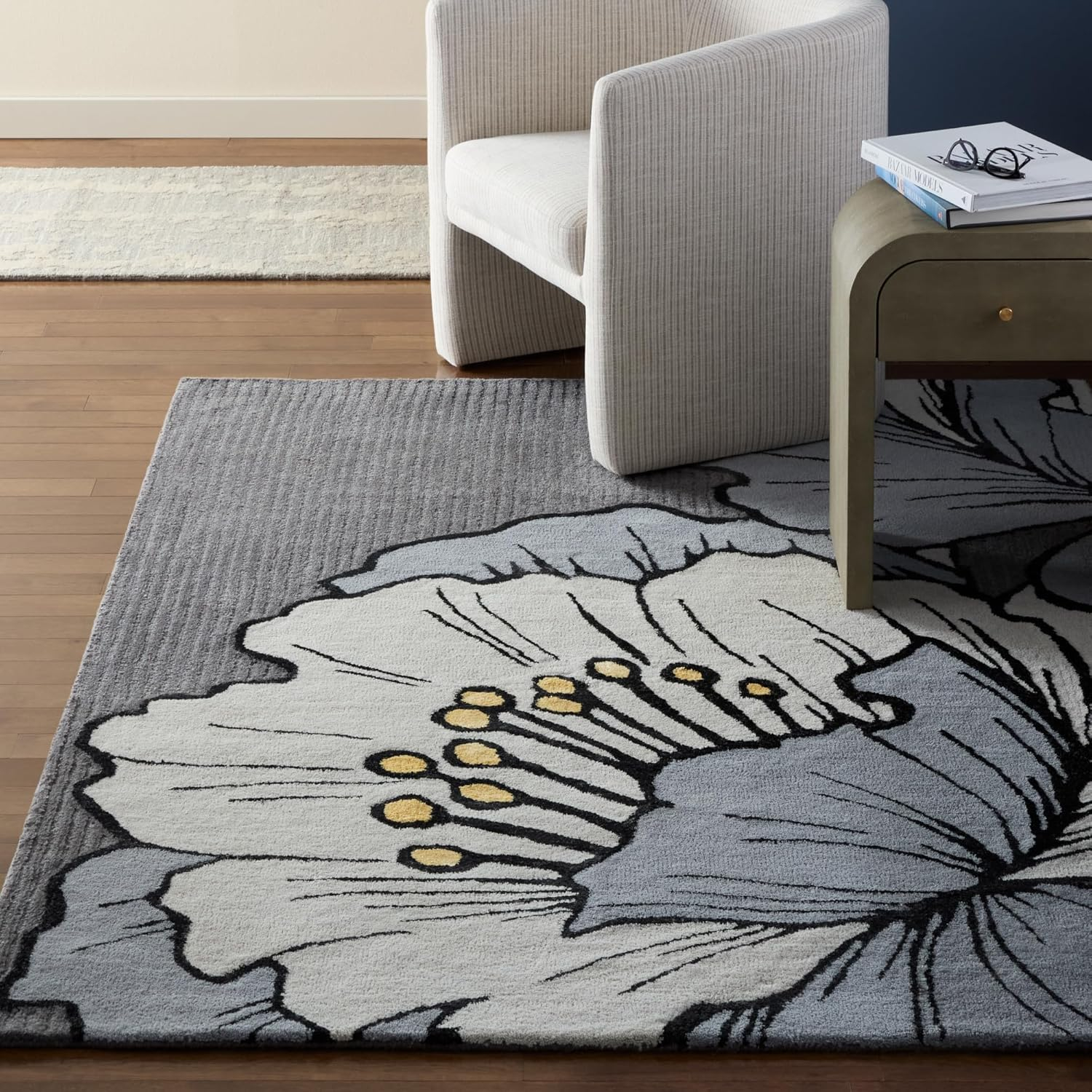 NICOLE MILLER NEW YORK Flora Grandeur Bloom Handcrafted Area Rug, Natural Wool Rug, Bold Floral Rug, Grey, 6'x9'