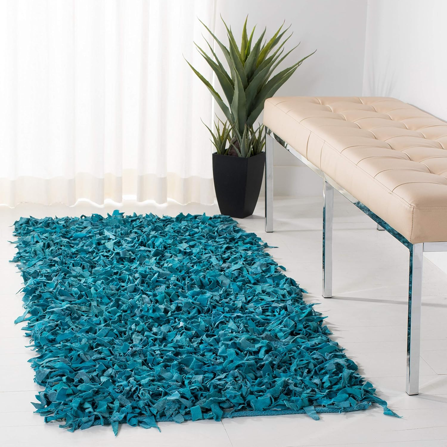 SAFAVIEH Mariam Leather Shag Area Rug, White, 2'3" x 4'