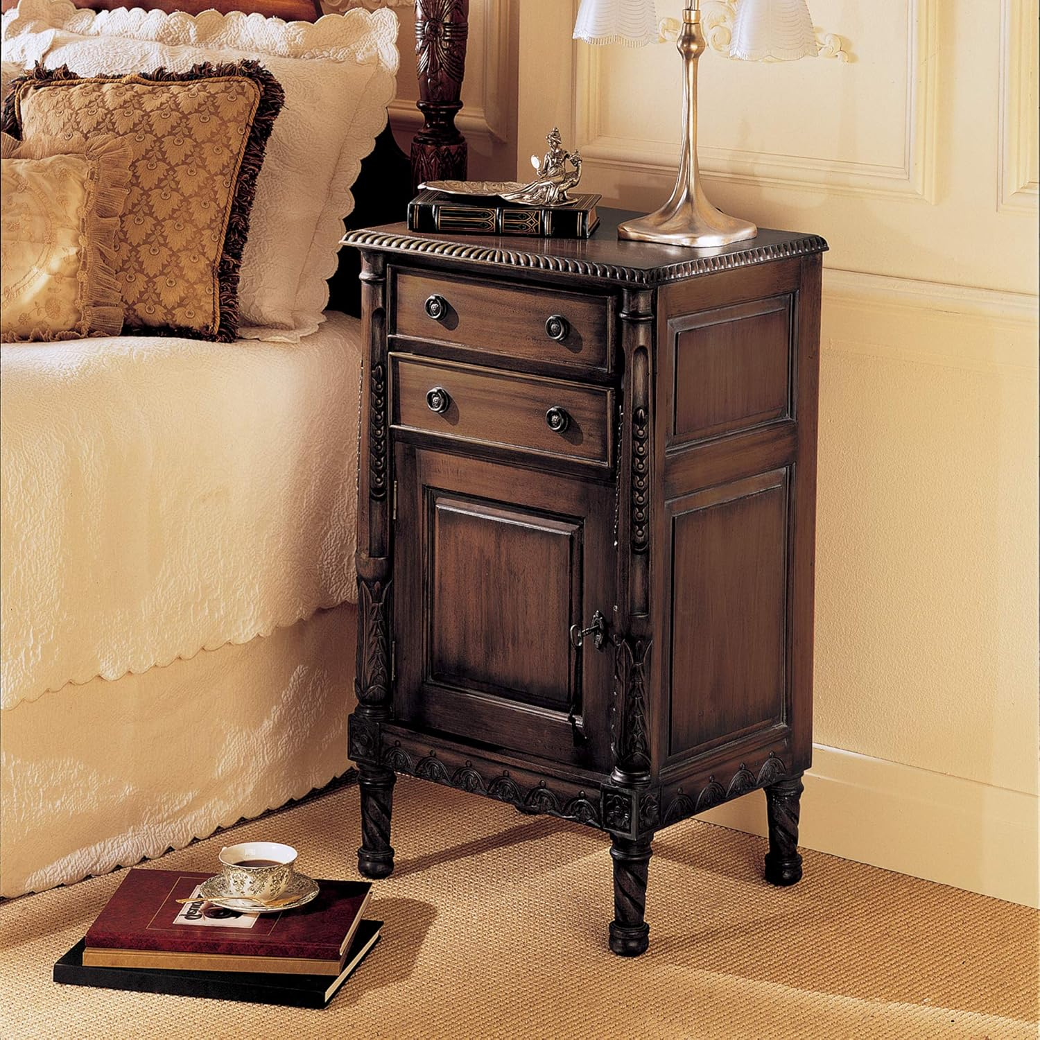 Design Toscano Lord Stanley Nightstand
