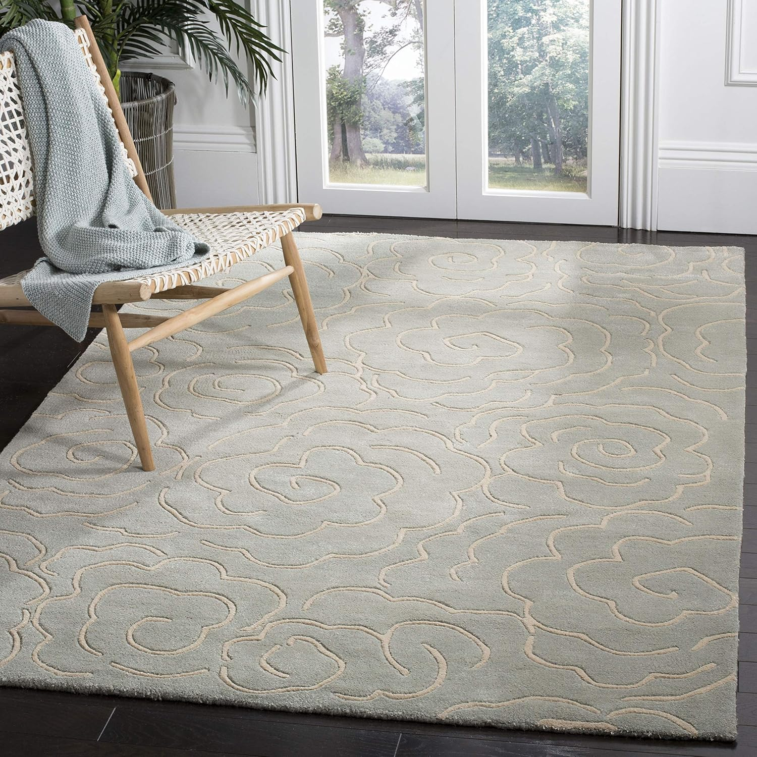 SAFAVIEH Soho Trinity Floral Wool Area Rug, Soft Light Blue/Ivory, 3'6" x 5'6"