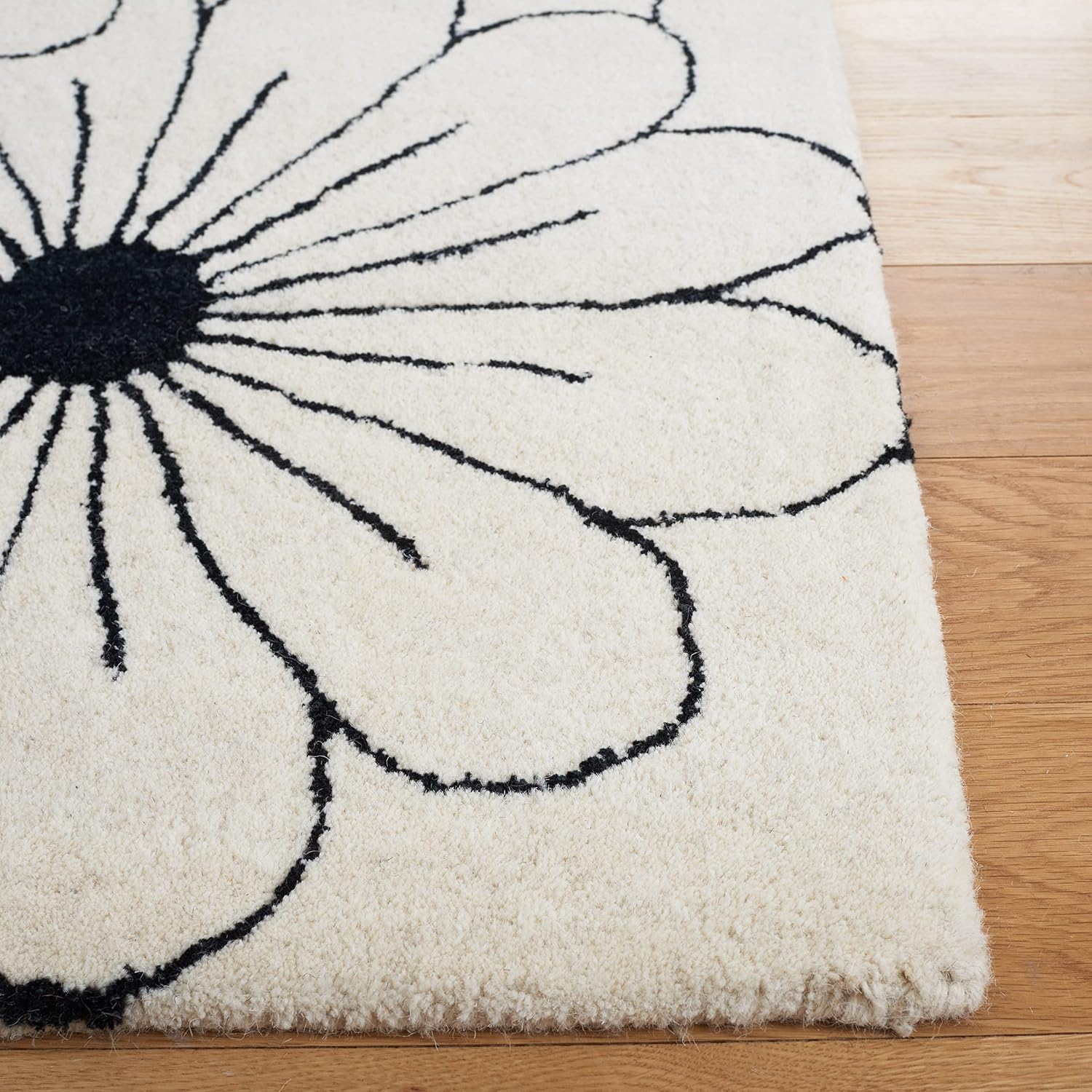 SAFAVIEH Soho Megan Floral Wool Area Rug, Ivory/Black, 2' x 3'