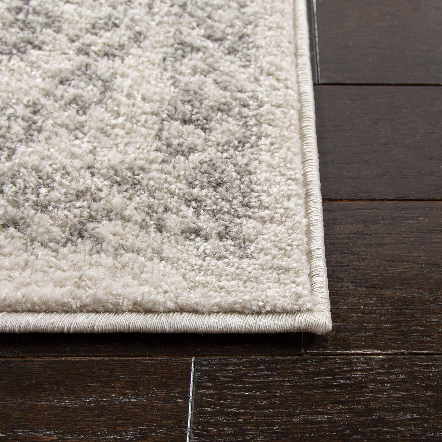 SAFAVIEH Adirondack Wyatt Traditional Area Rug, Ivory/Silver, 11' x 11' Square