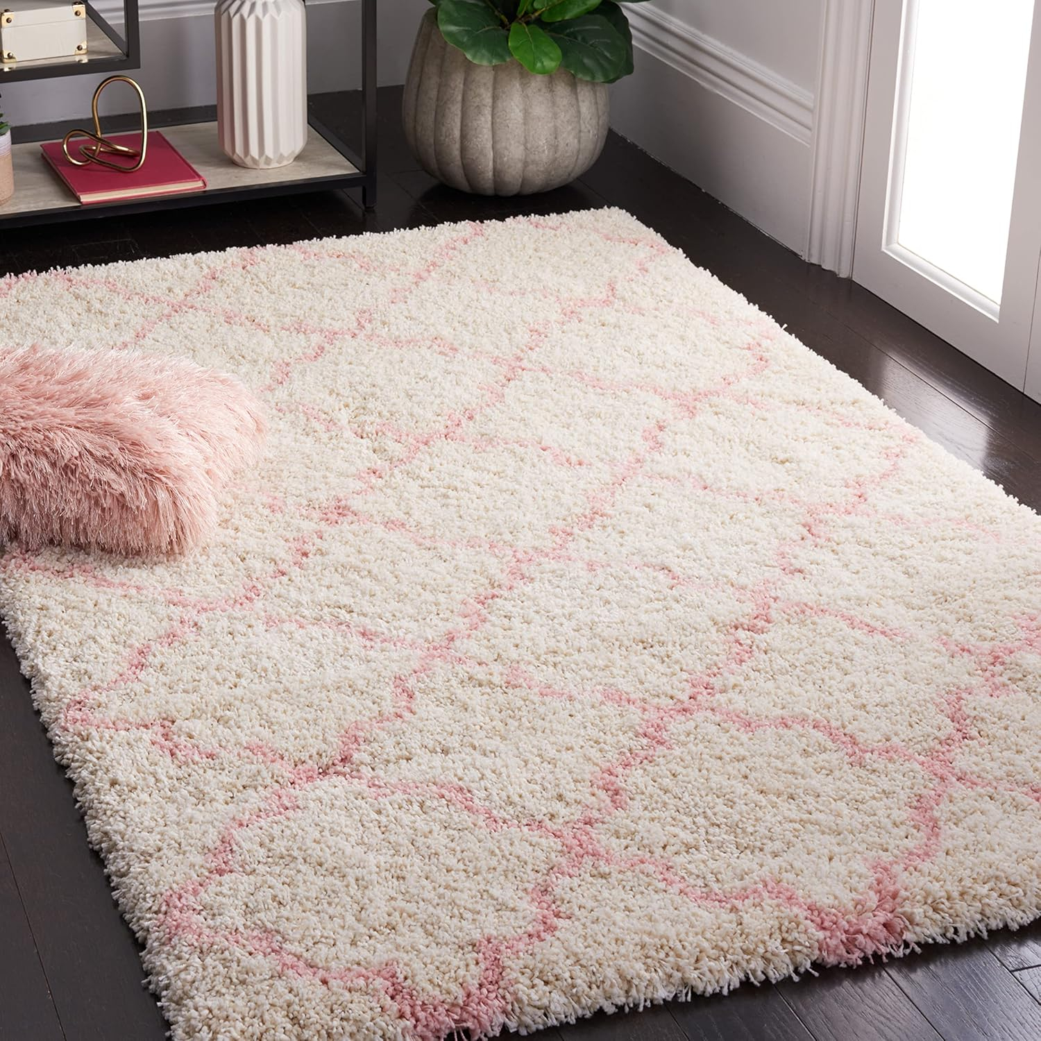 SAFAVIEH Hudson Jaye Plush Geometric Shag Area Rug, Ivory/Pink, 4' x 6'