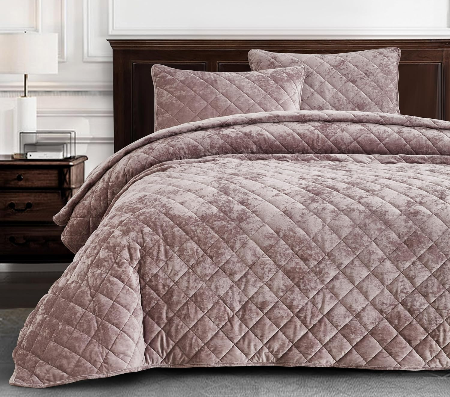 Luxurious Dusty Pink Velvet King Quilt Set with Reversible Microfiber