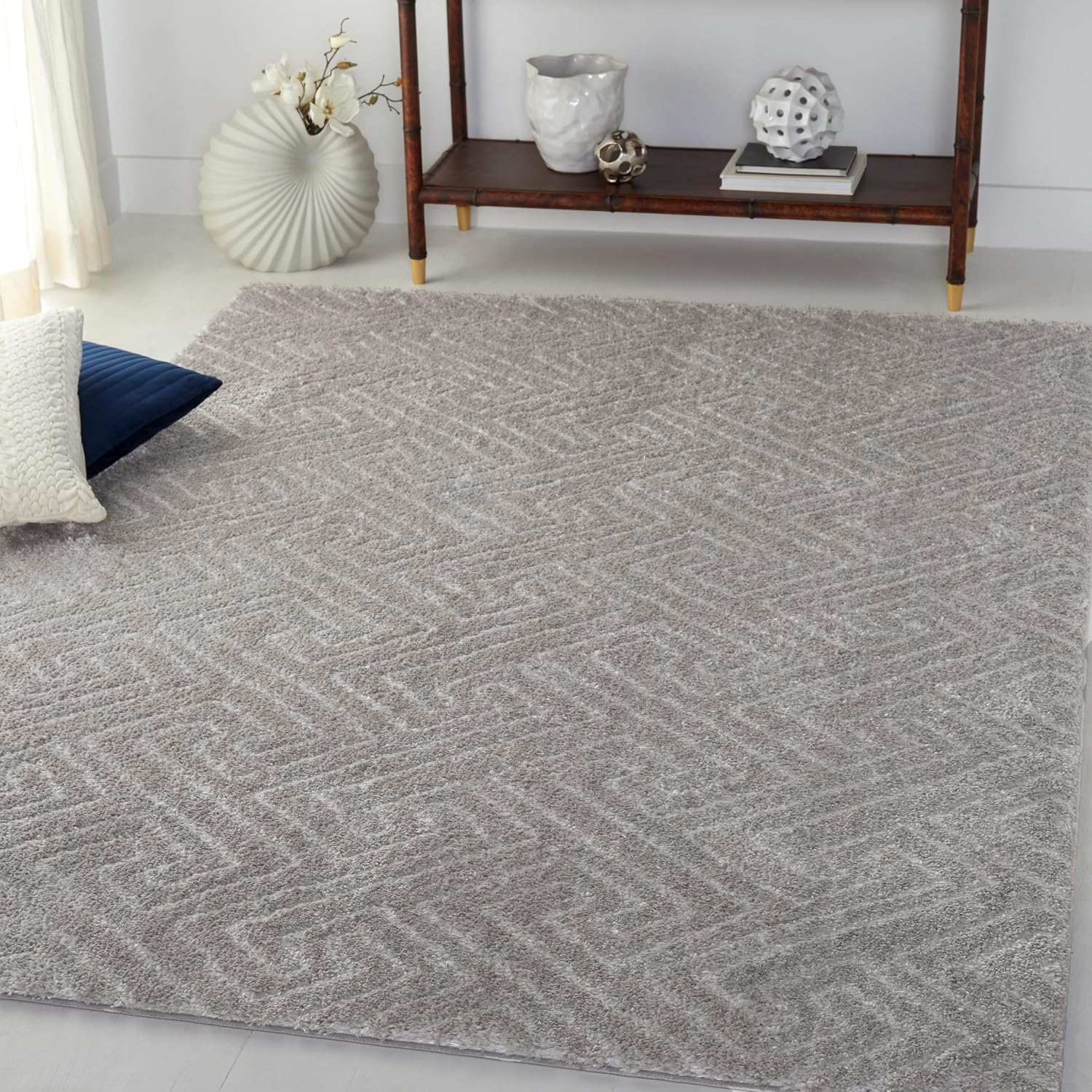 SAFAVIEH Tahoe Ainsley Geometric Shag Area Rug, Beige, 5' x 7'