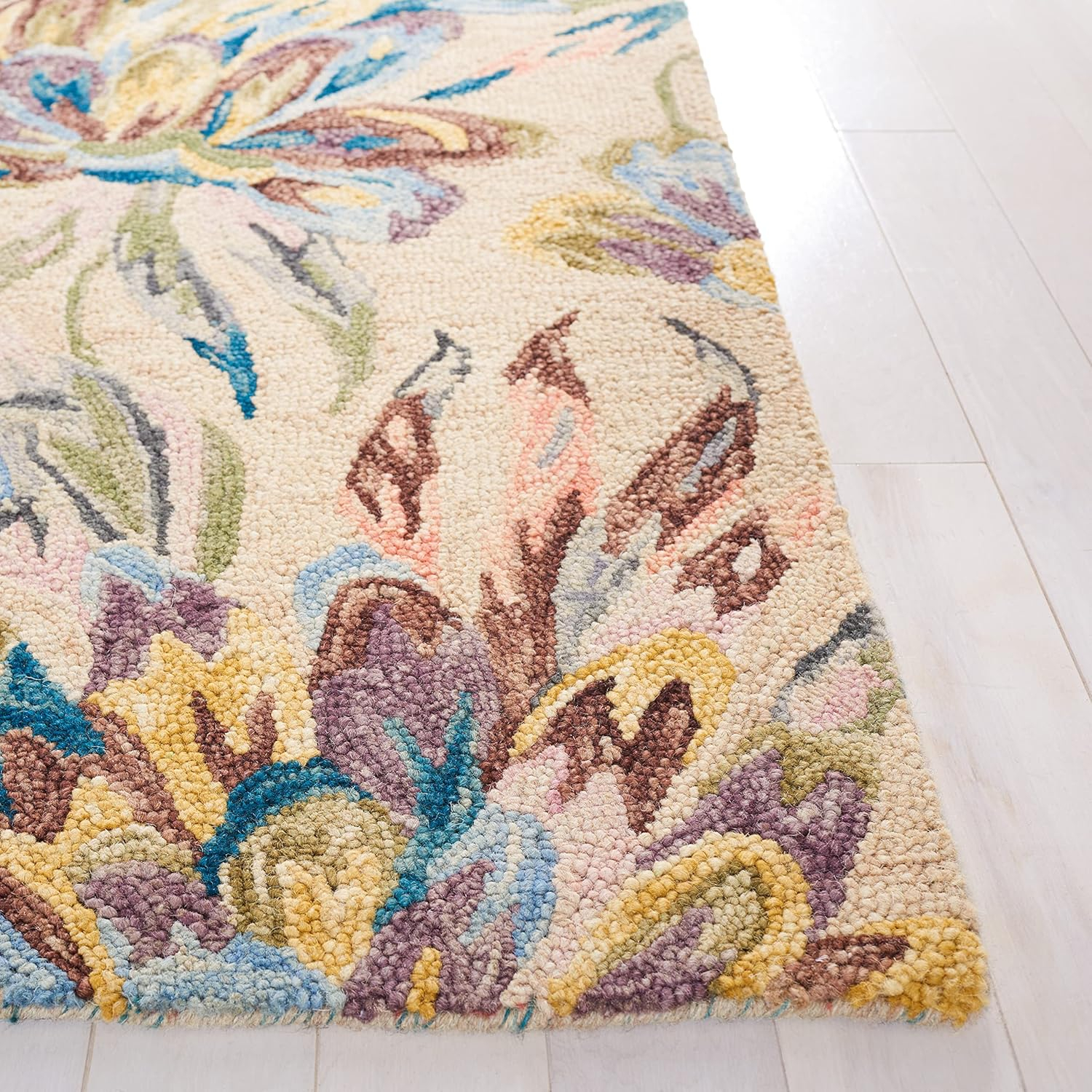 SAFAVIEH Blossom Tobias Floral Area Rug, Beige/Purple, 4' x 6'
