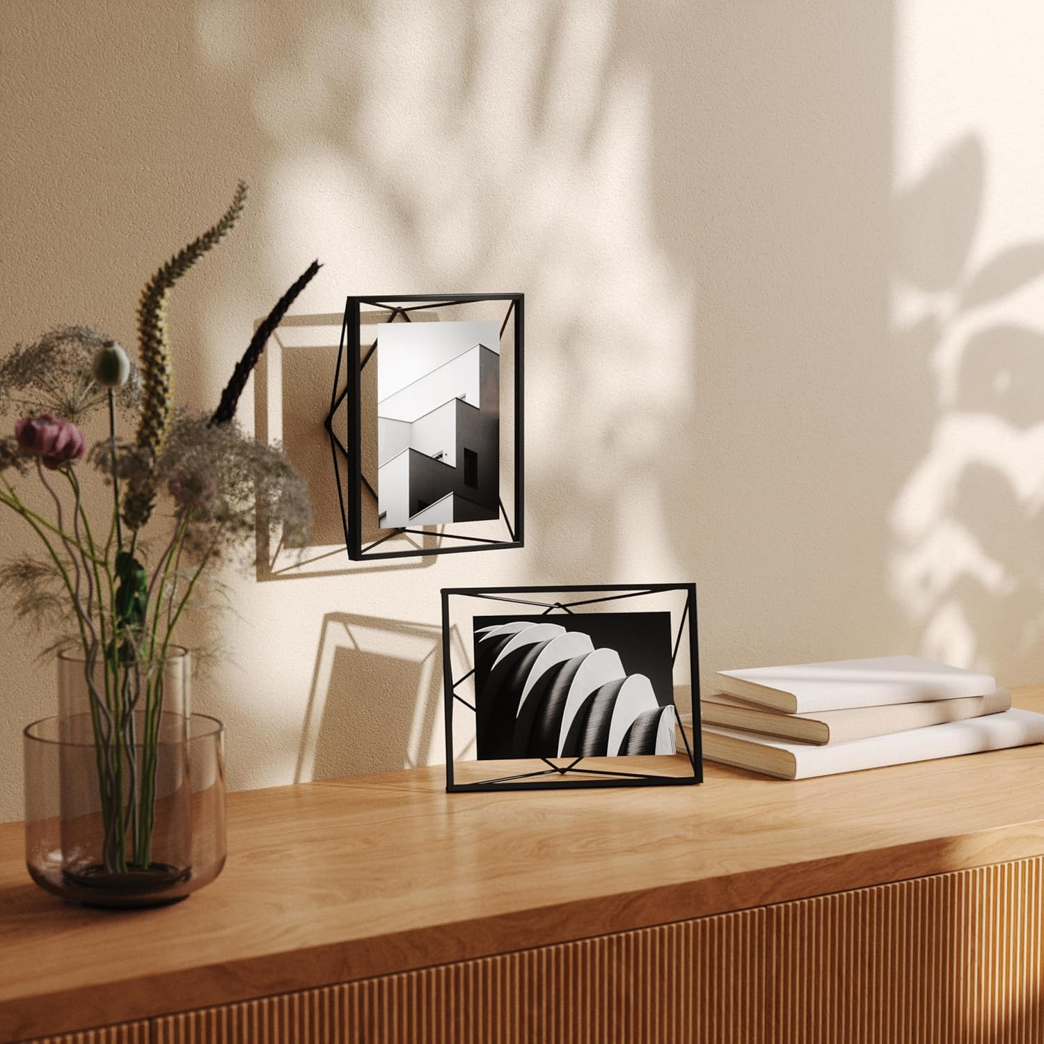 Umbra Prisma Picture Frame, 5x7 Metal Photo Display for Desk or Wall, 5" x 7", Black