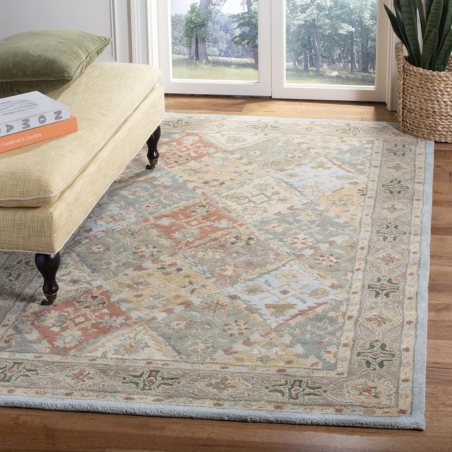 SAFAVIEH Heritage Abbey Traditional Wool Area Rug, Light Blue/Light Brown, 9' x 12'