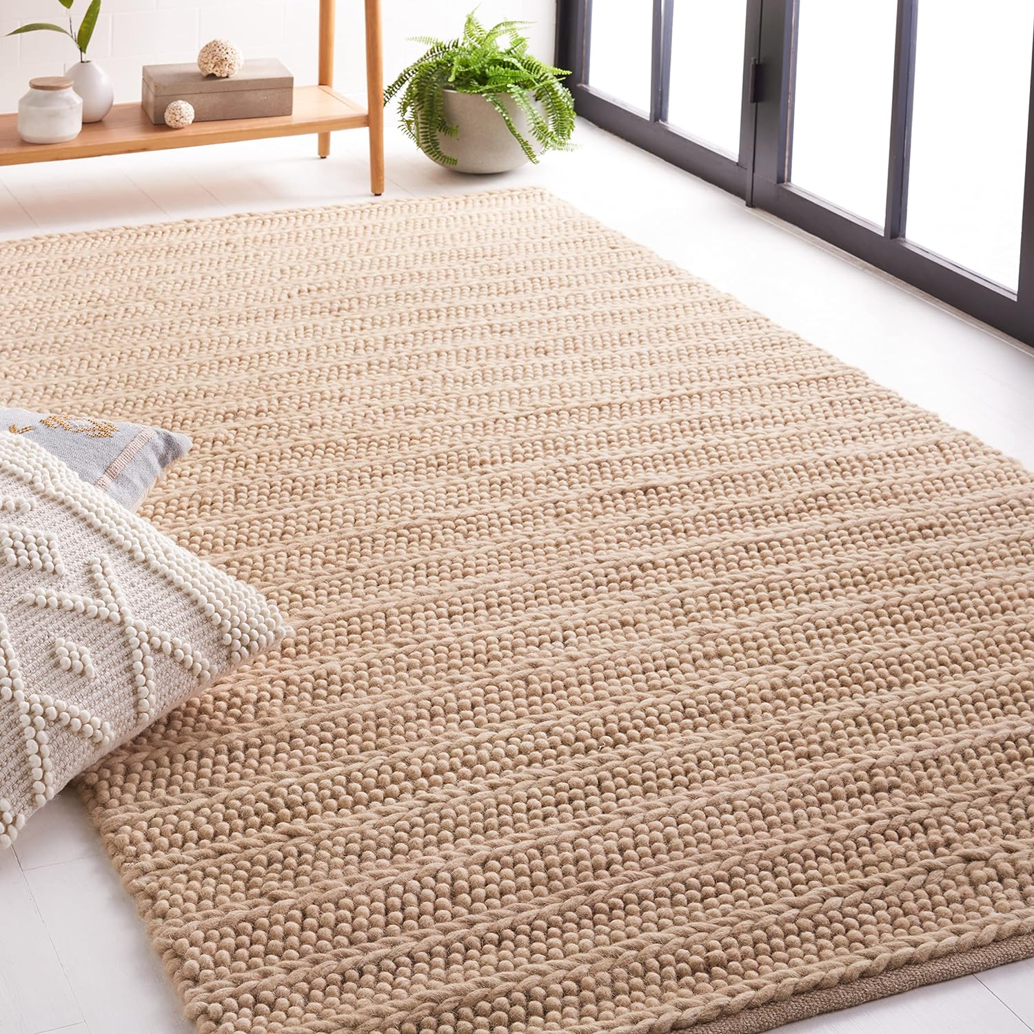 SAFAVIEH Madrid Miah Solid Plush Polyester Shag Area Rug, Blush, 4' x 6'