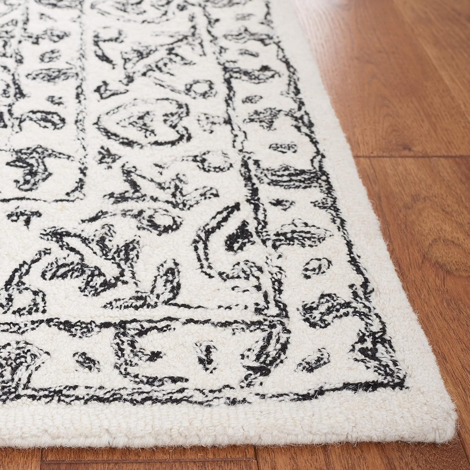 SAFAVIEH Dip Dye Felicia Floral Area Rug, Ivory/Black, 7' x 7' Square