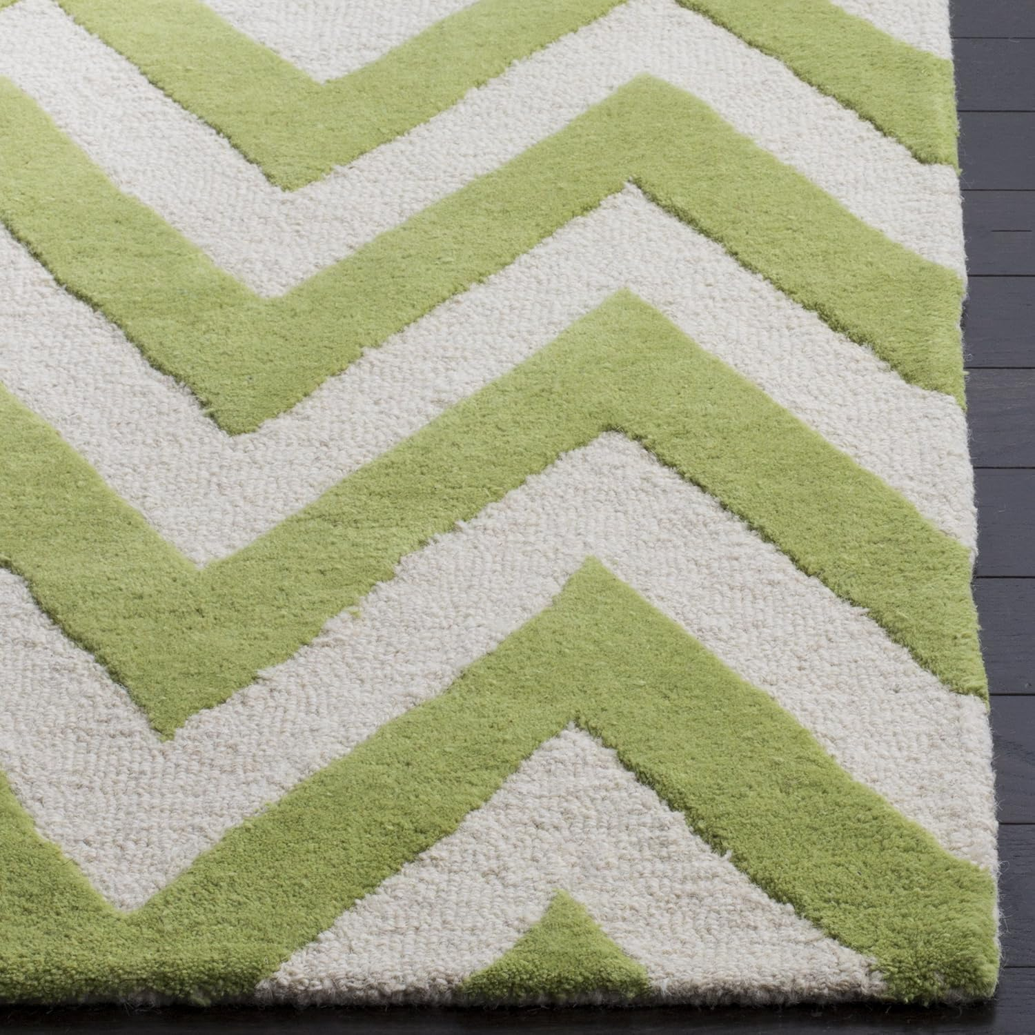 SAFAVIEH Cambridge Collection 4' x 6' Green / Ivory CAM139T Handmade Chevron Premium Wool Area Rug