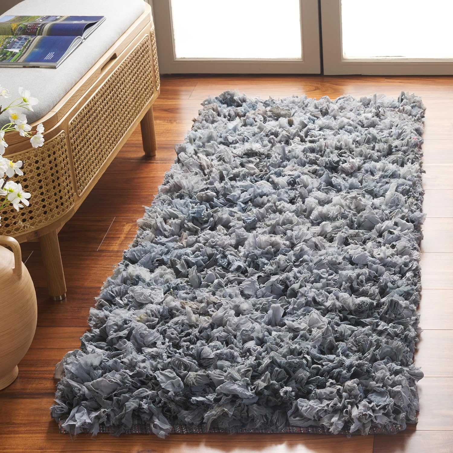 SAFAVIEH Rio Shag Collection SG951W Handmade Creme Rug