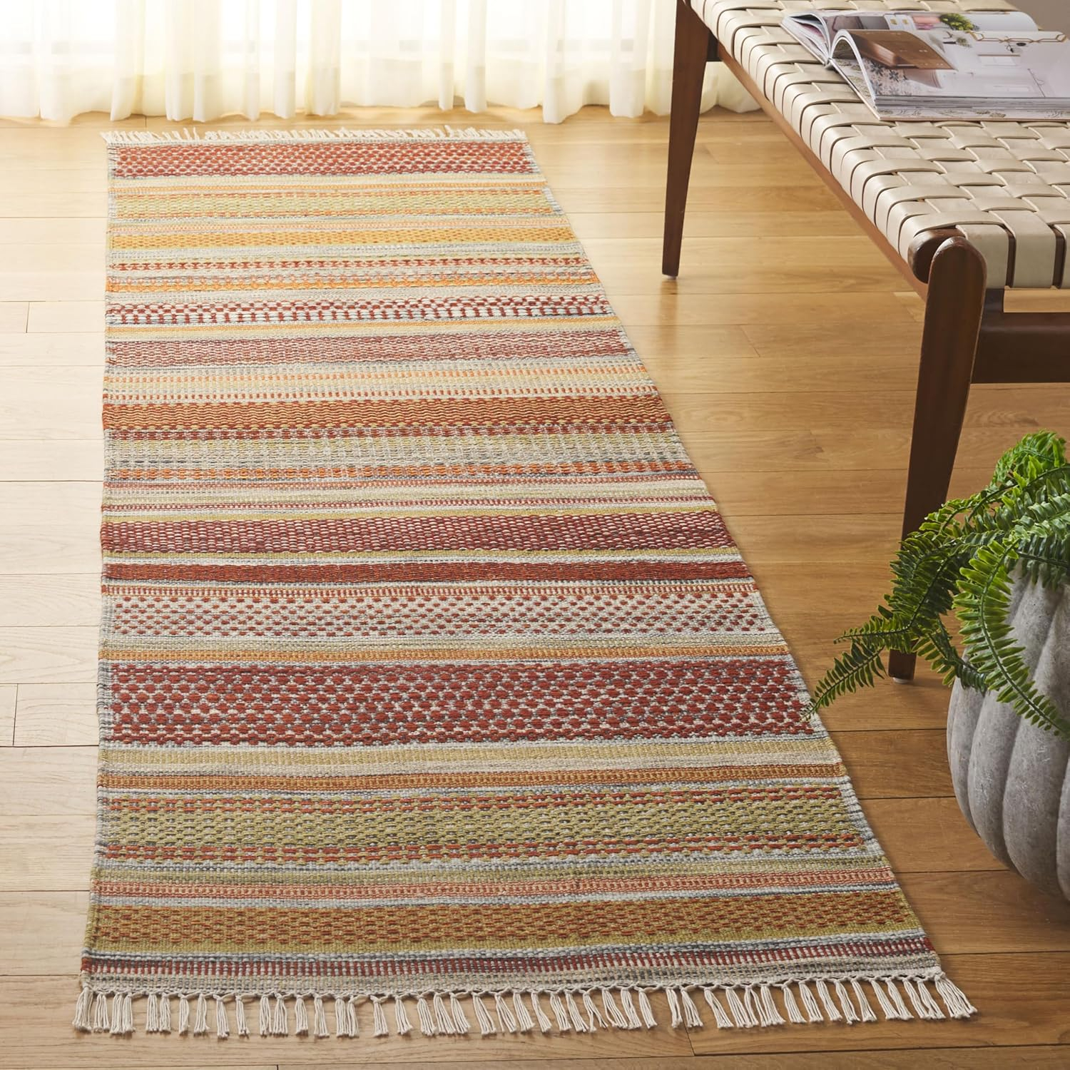 SAFAVIEH Striped Kilim STK311A Handwoven Beige Rug