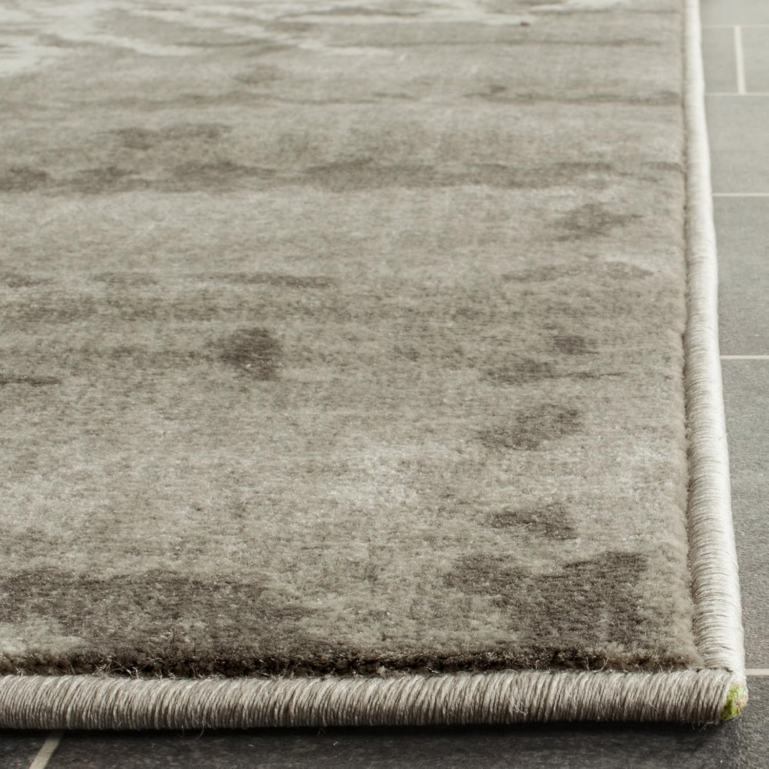 Ivory and Grey Floral Synthetic Area Rug, 5'2" x 7'6"