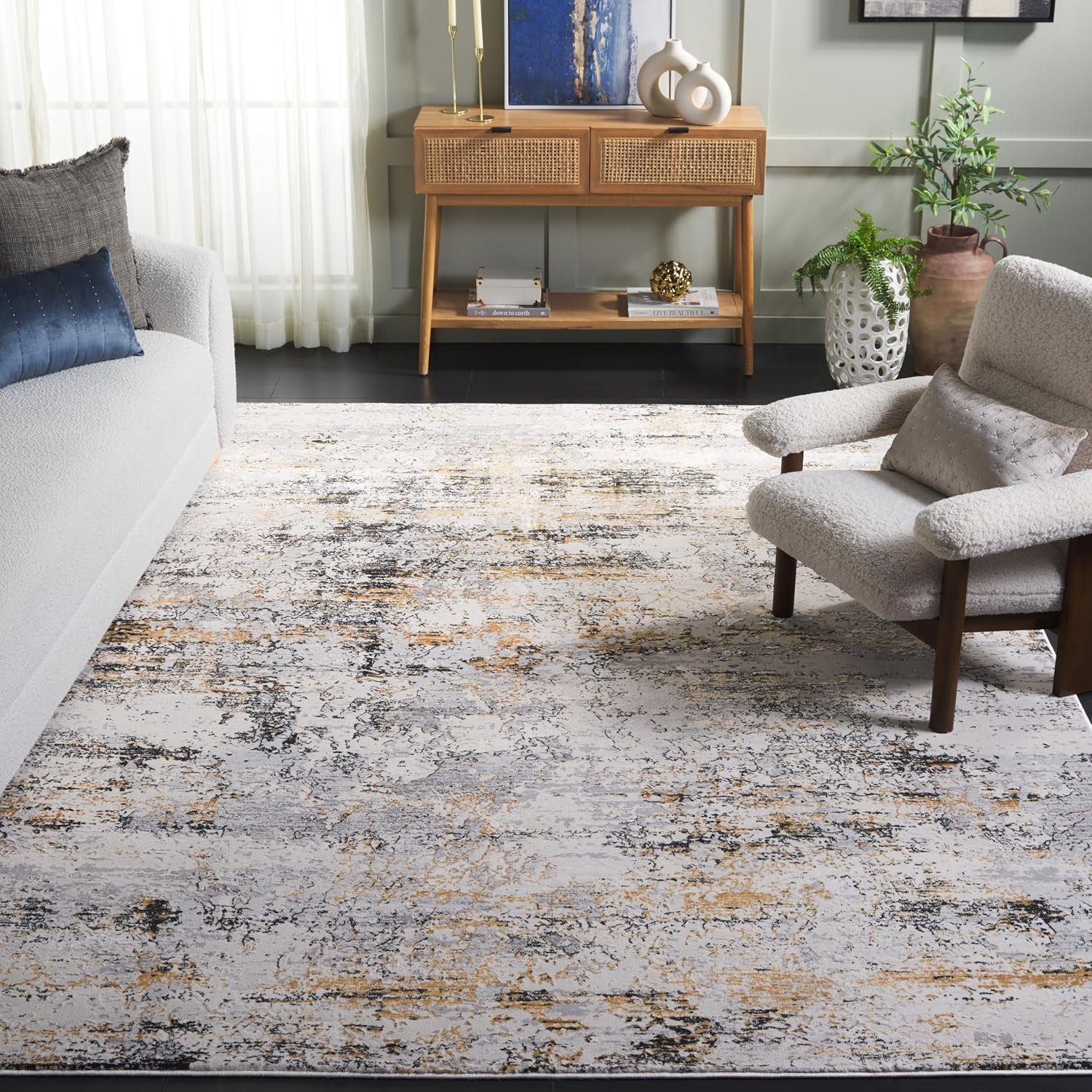 SAFAVIEH Amalfi Cian Distressed Area Rug, Cream/Gold, 9' x 12'