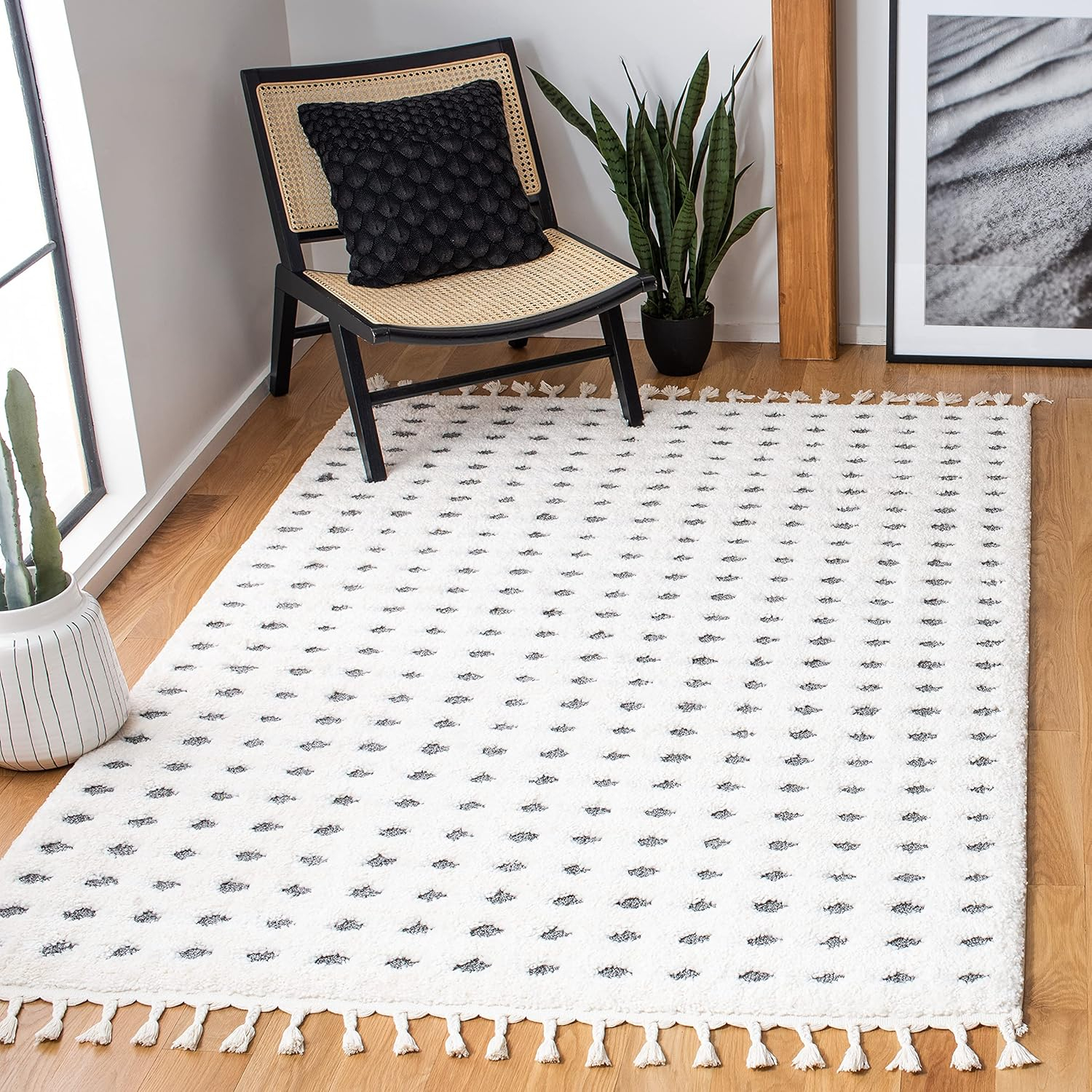 SAFAVIEH Moroccan Tassel Siofra Dot Print Shag Area Rug, Ivory/Grey, 3' x 5'