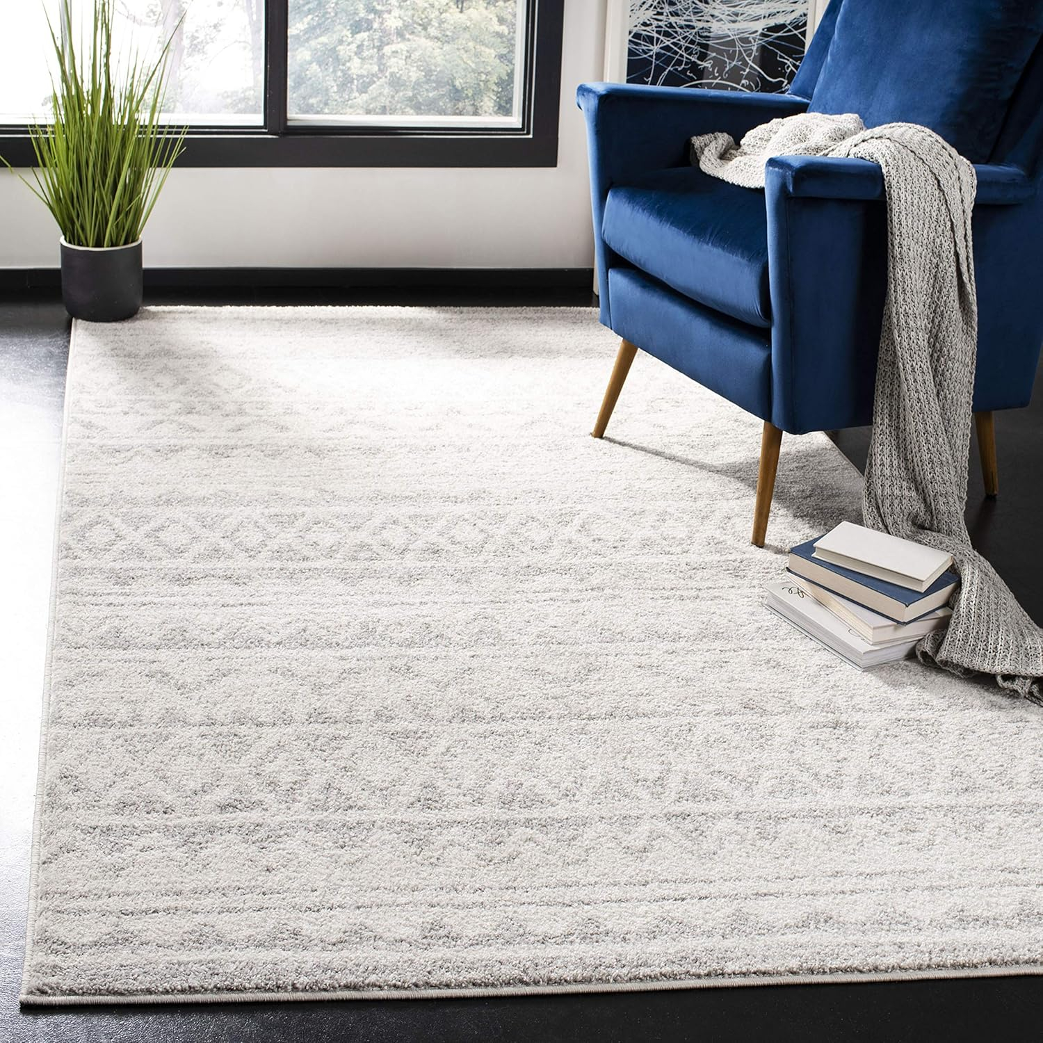 SAFAVIEH Adirondack Emil Southwestern Area Rug, Ivory/Grey, 5'1" x 7'6"