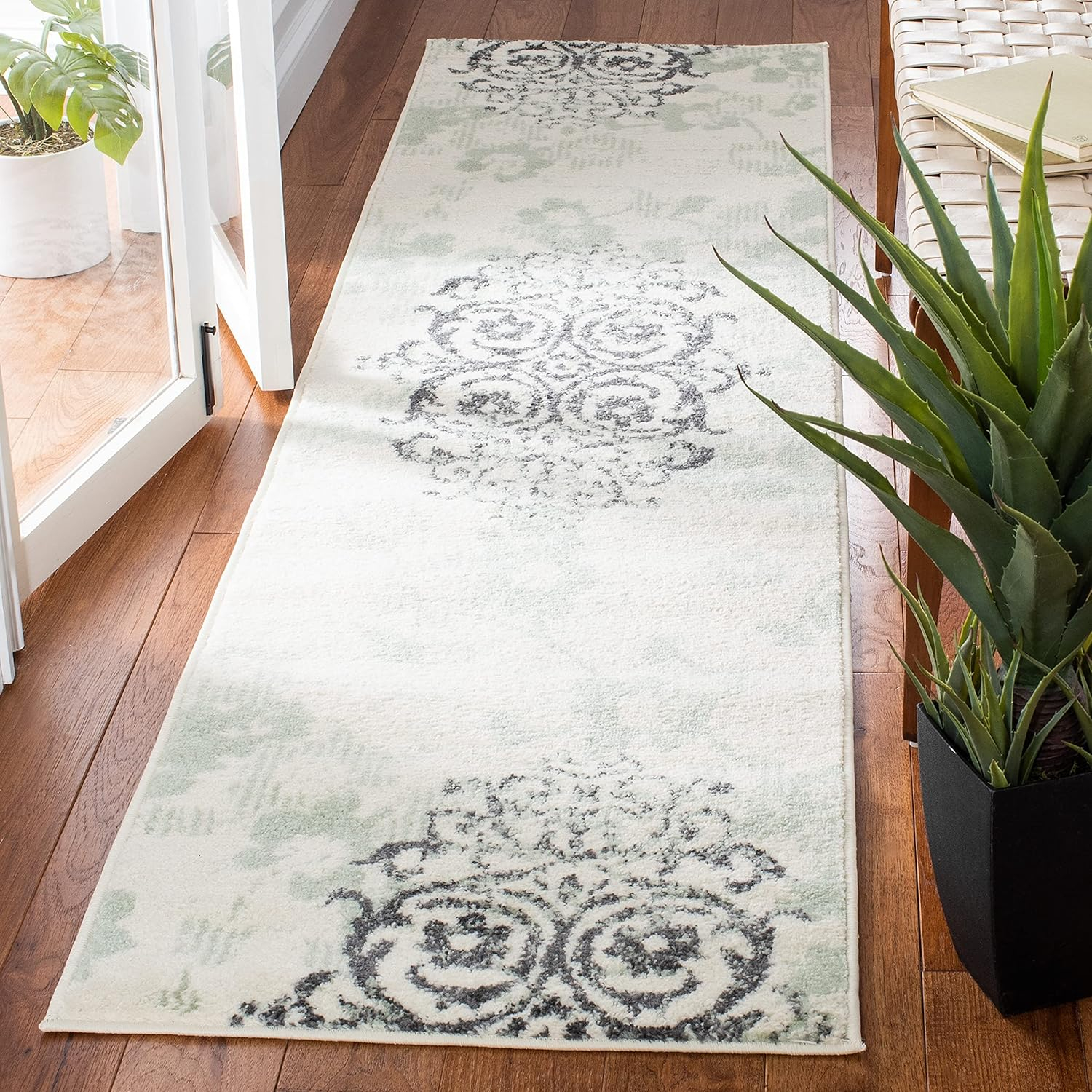 SAFAVIEH Adirondack Hortense Floral Runner Rug, Ivory/Green, 2'6" x 6'