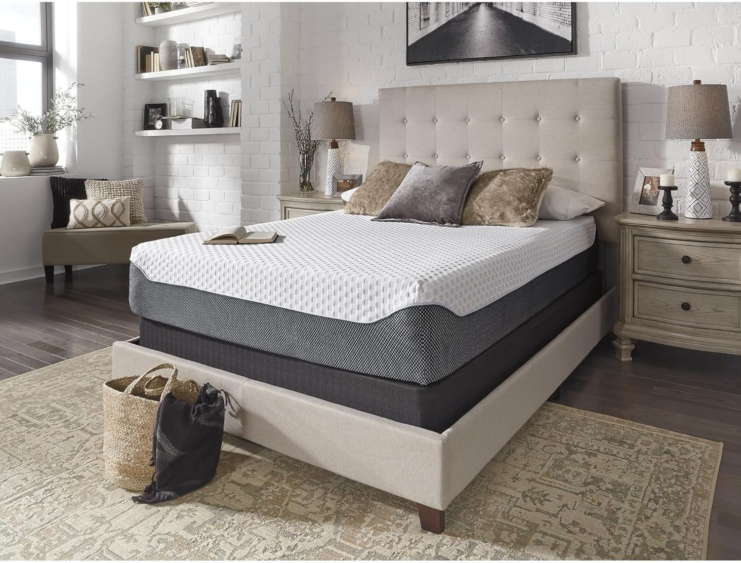 Queen Size White Gel Memory Foam Mattress with Micro Cool Cover
