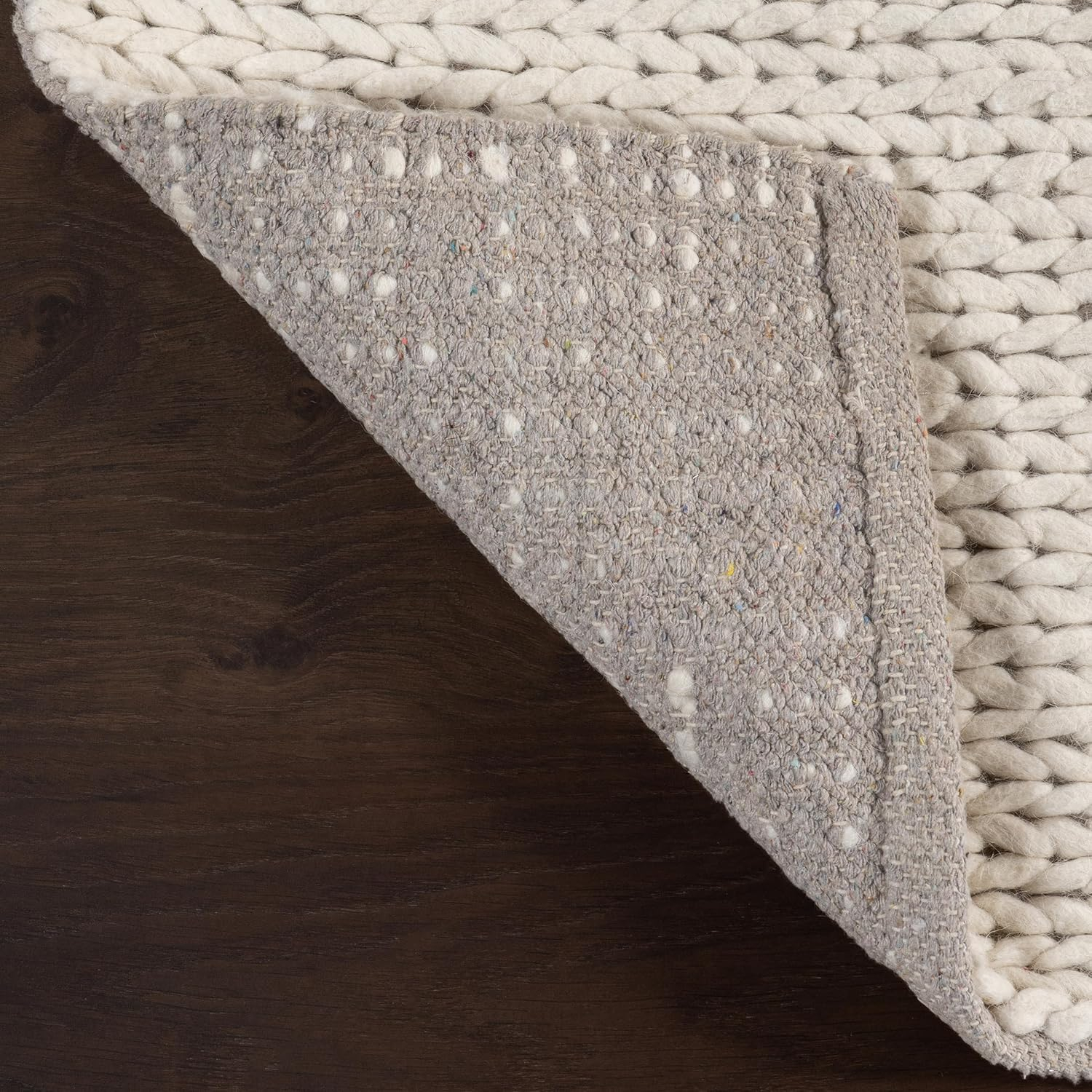 Caryatid Chunky Woolen Cable Off-White 6 ft. Round Rug